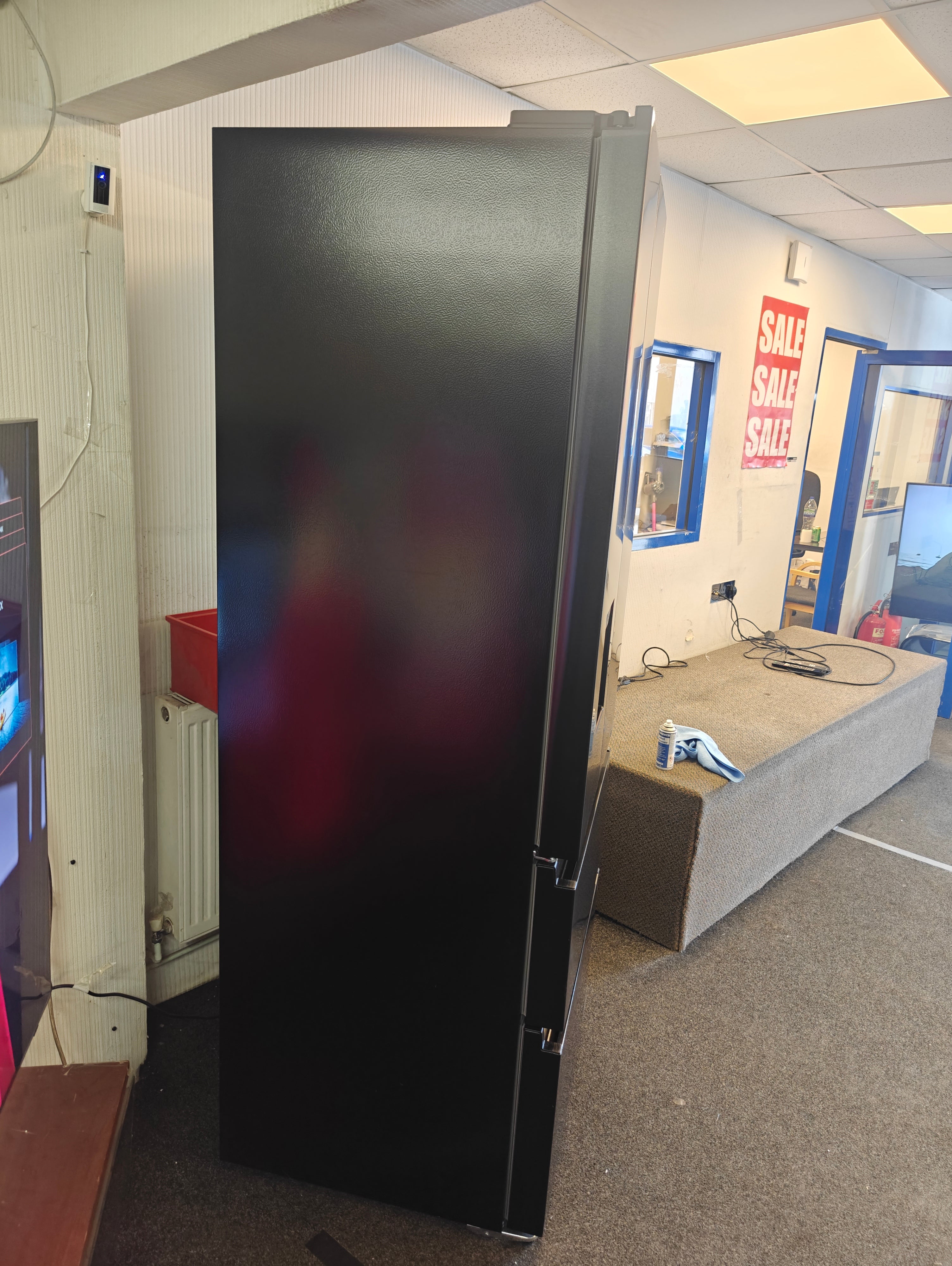 HISENSE RF632N4WFE BLACK NARROW AMERICAN FRIDGE FREEZER - Electronic World TV