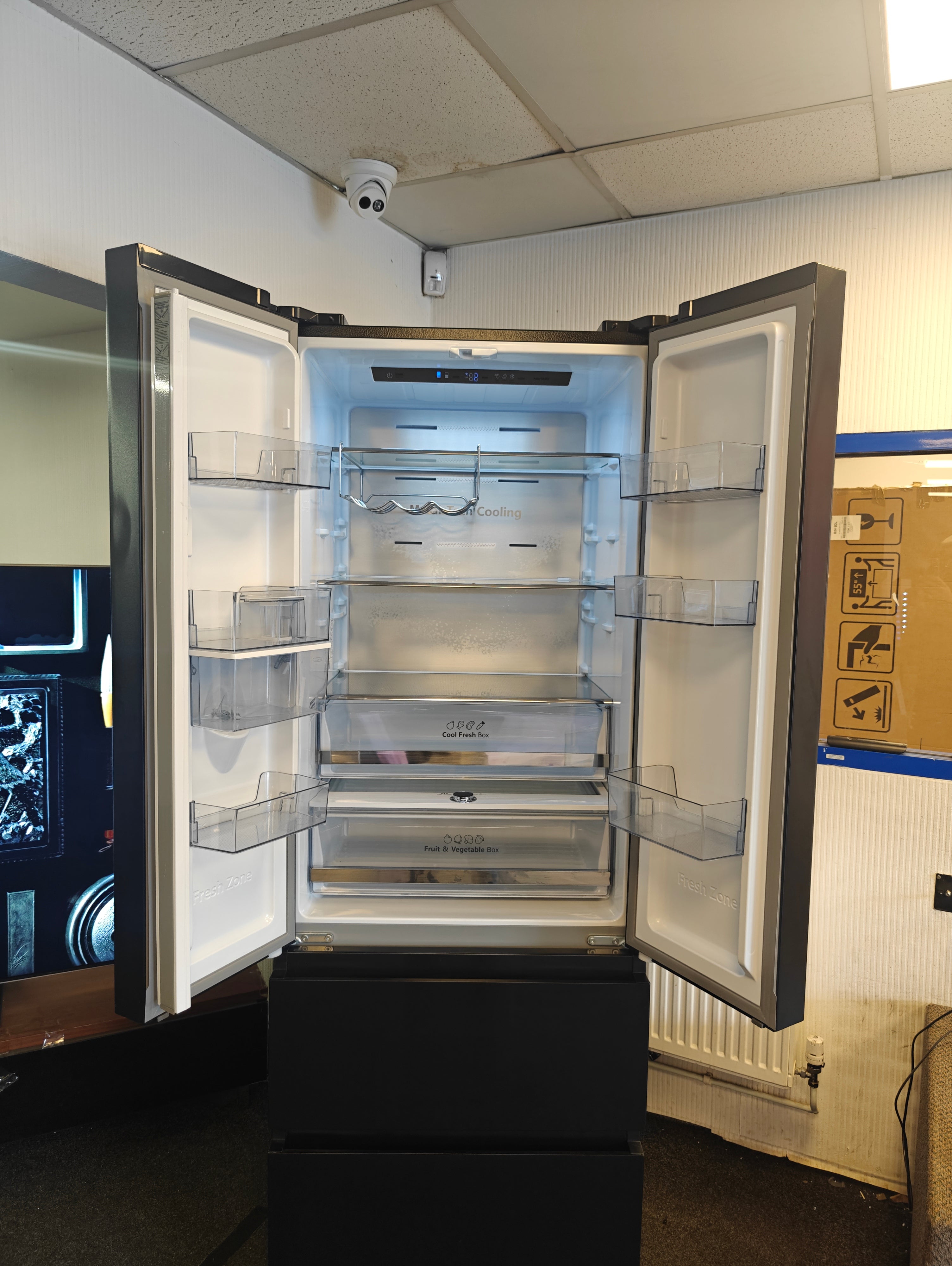 HISENSE RF632N4WFE BLACK NARROW AMERICAN FRIDGE FREEZER - Electronic World TV