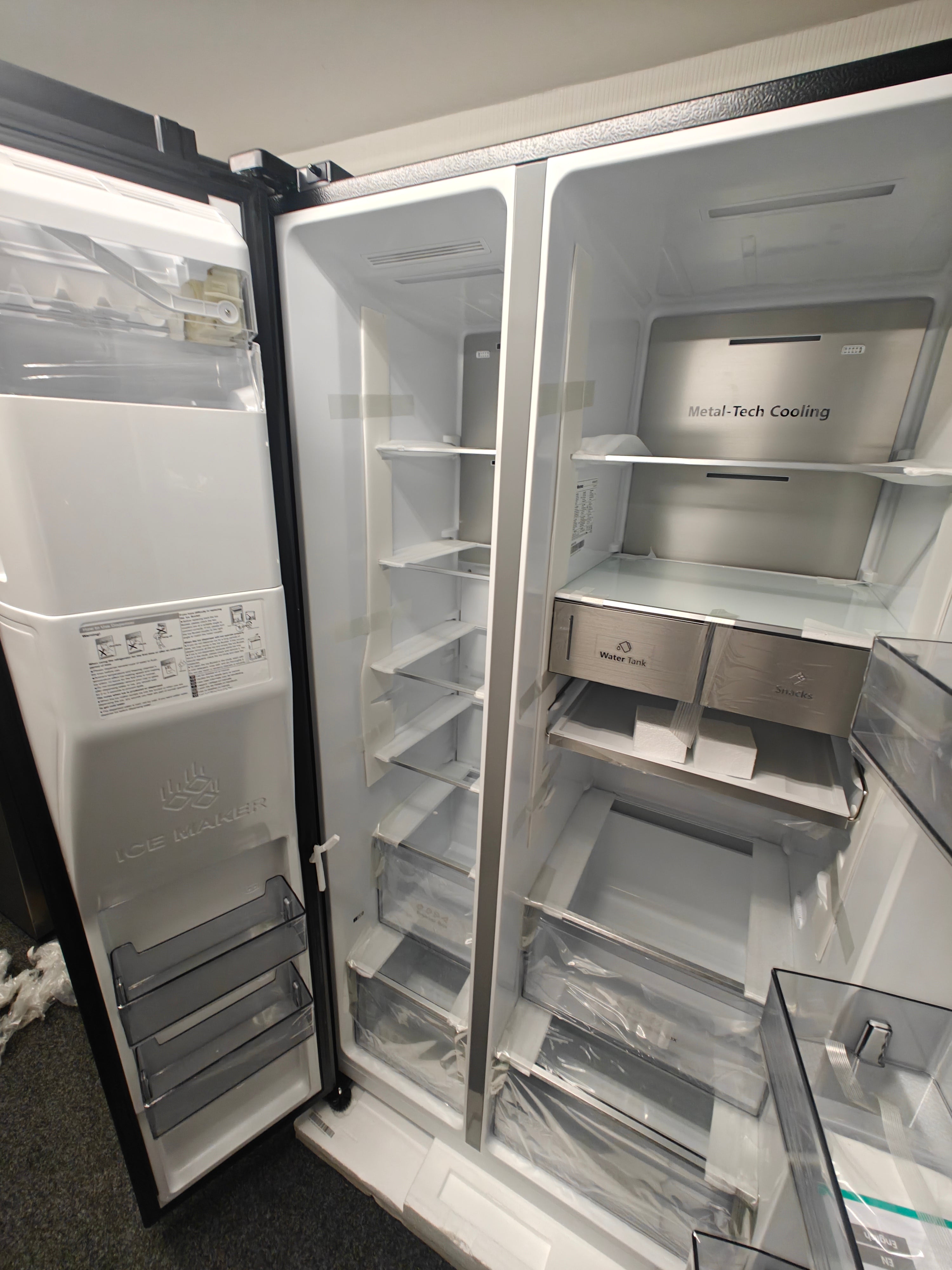 HISENSE RS818N4TFE PUREFLAT INFINITE BLACK AMERICAN FRIDGE FREEZER - Electronic World TV