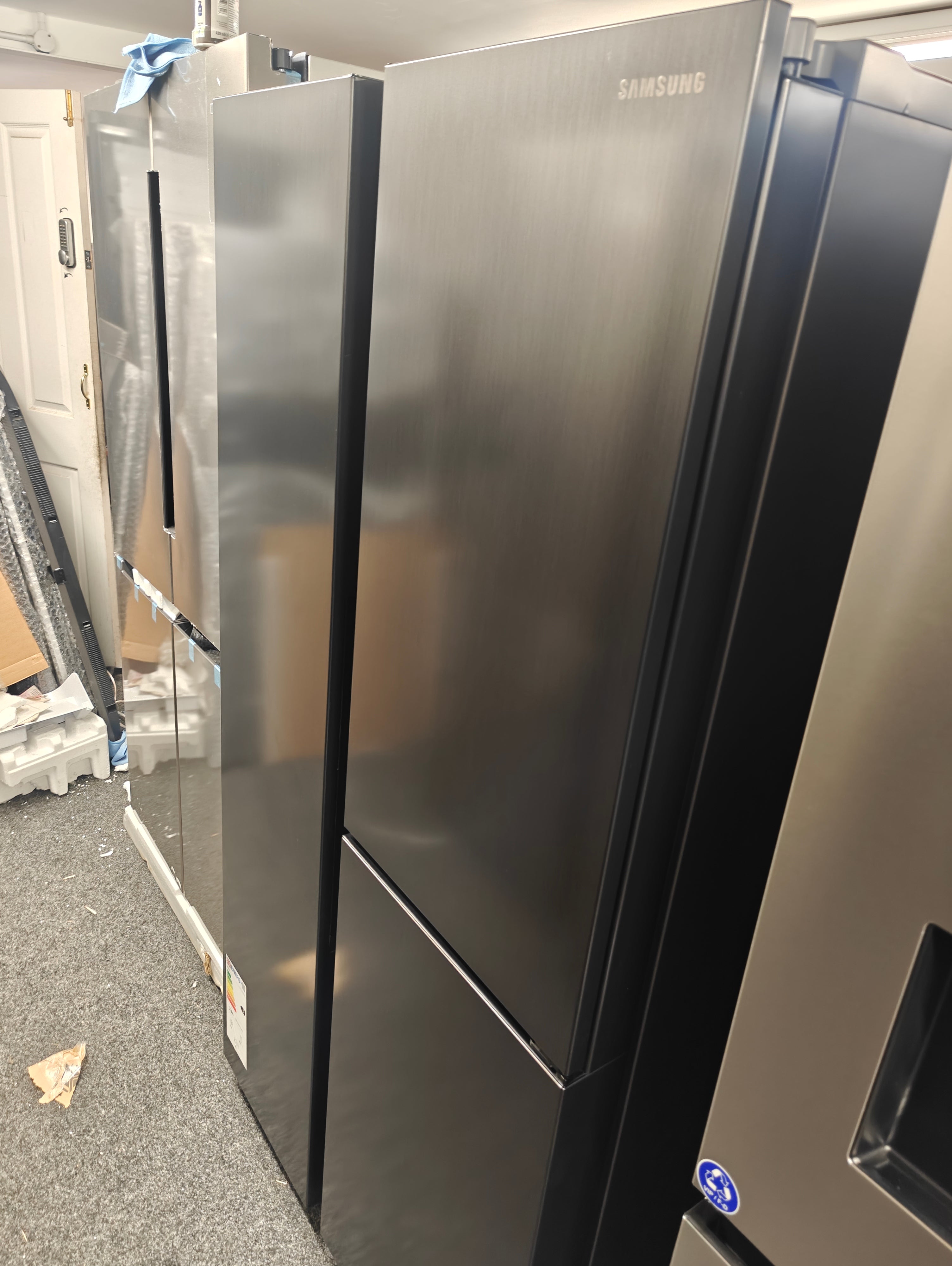 SAMSUNG RH69CG895DB1 BEVERAGE CENTRE AMERICAN FRIDGE FREEZER - BLACK - Electronic World TV