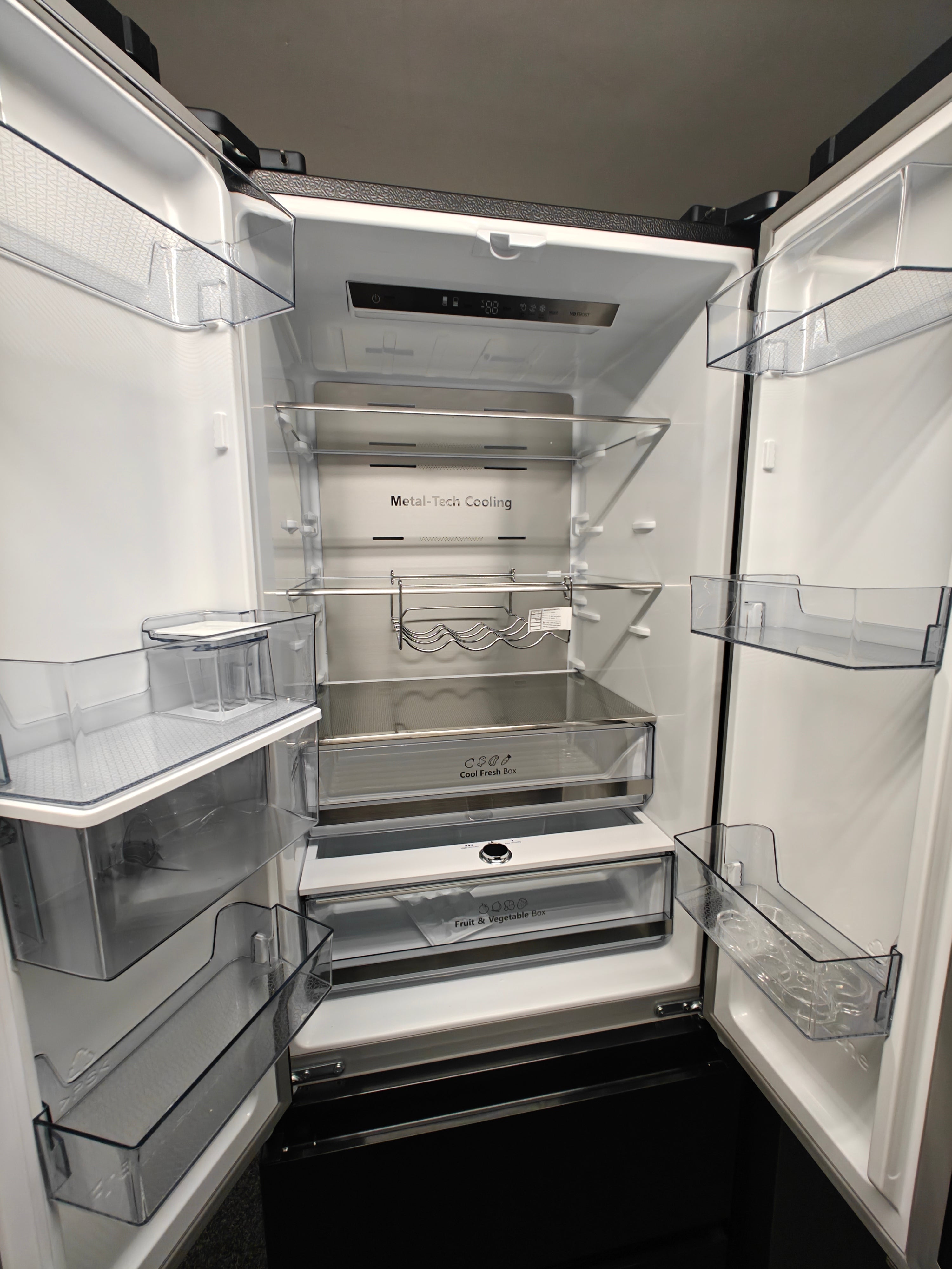 HISENSE RF632N4WFE BLACK NARROW AMERICAN FRIDGE FREEZER - Electronic World TV