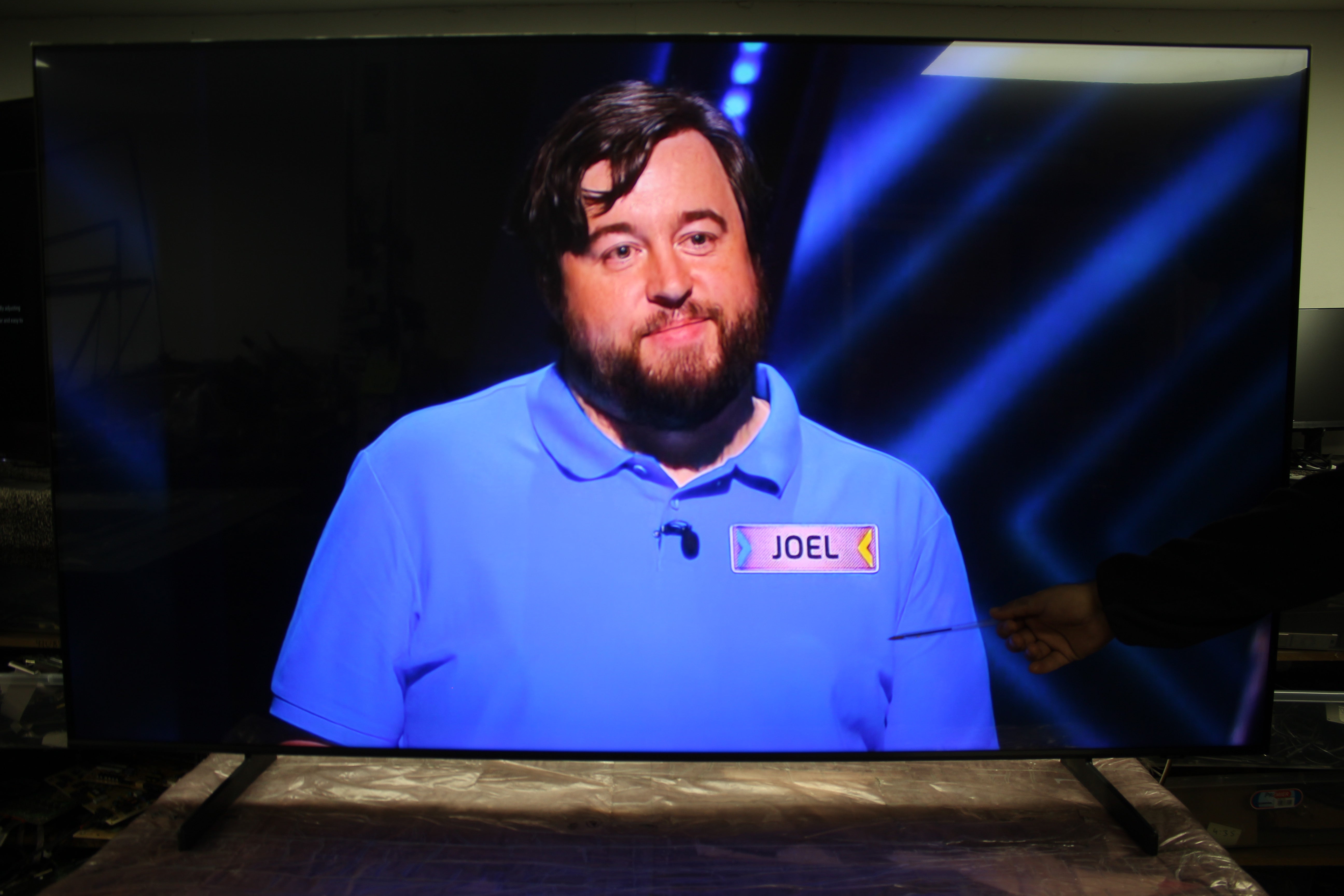 65" Samsung QE65Q60BAUXXU Quantum 4K HDR Smart QLED TV - Electronic World TV