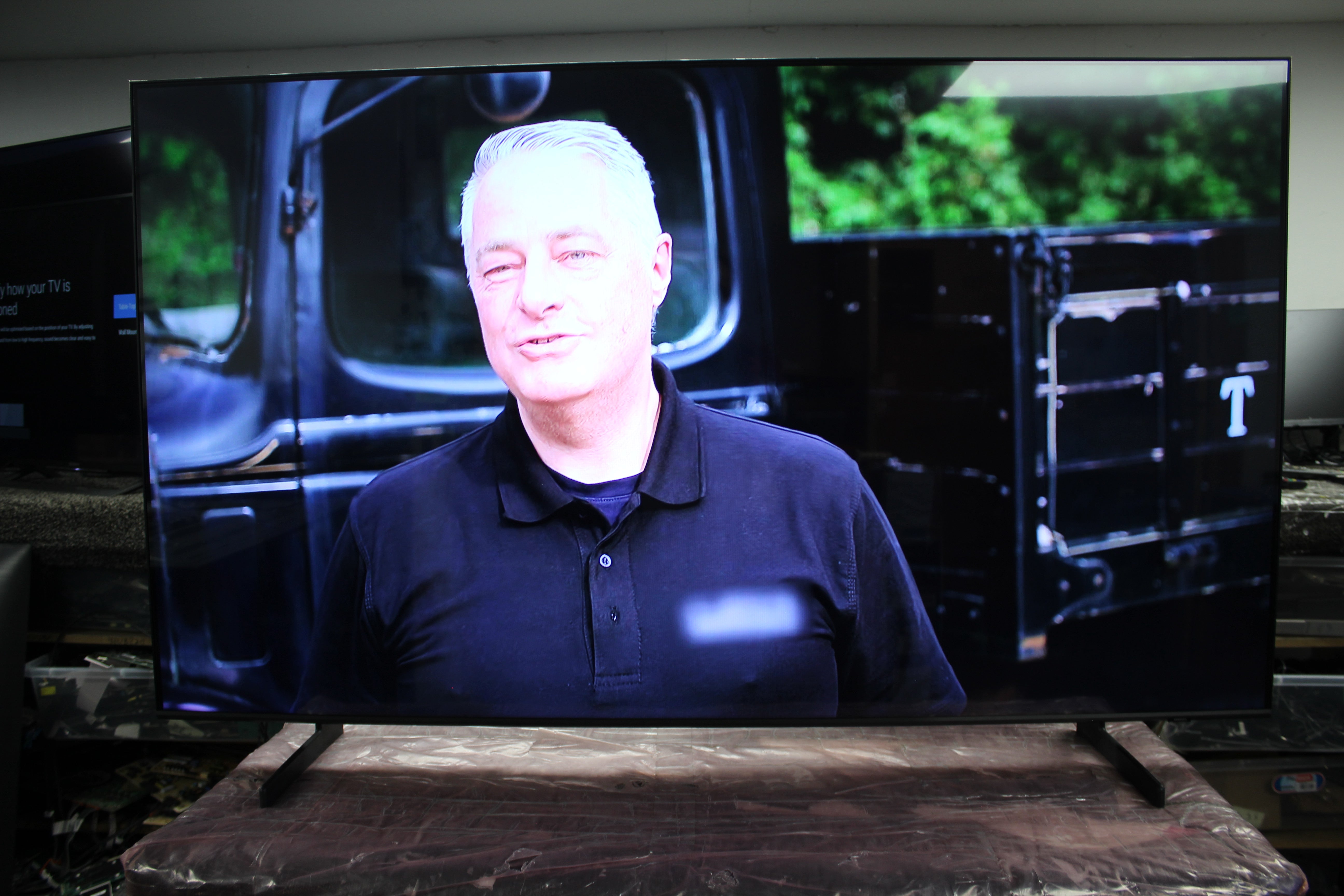 65" Samsung QE65Q60BAUXXU Quantum 4K HDR Smart QLED TV - Electronic World TV