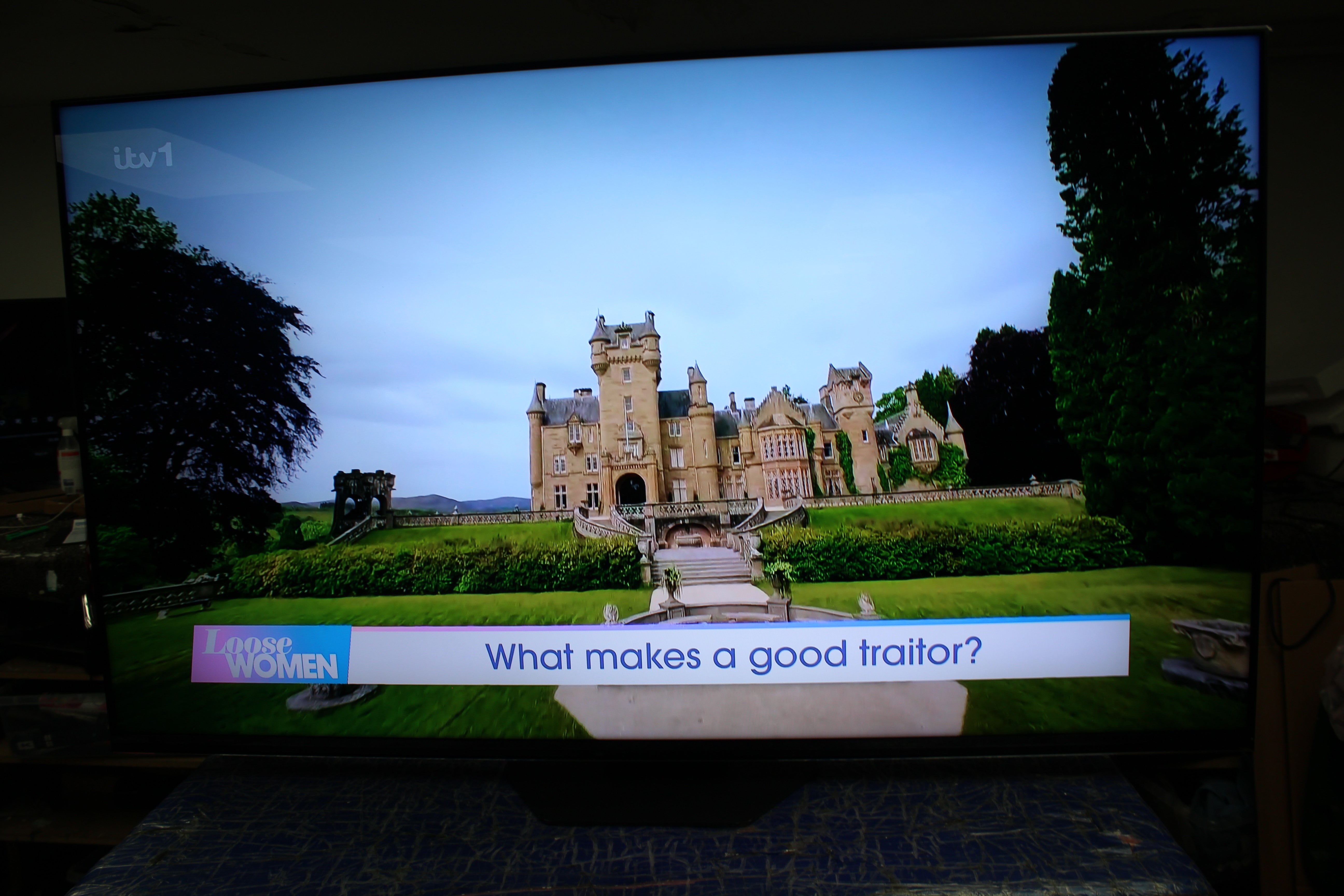 65" Hisense 65U8NQTUK Premium 4K HDR Smart Mini LED ULED TV - Electronic World TV