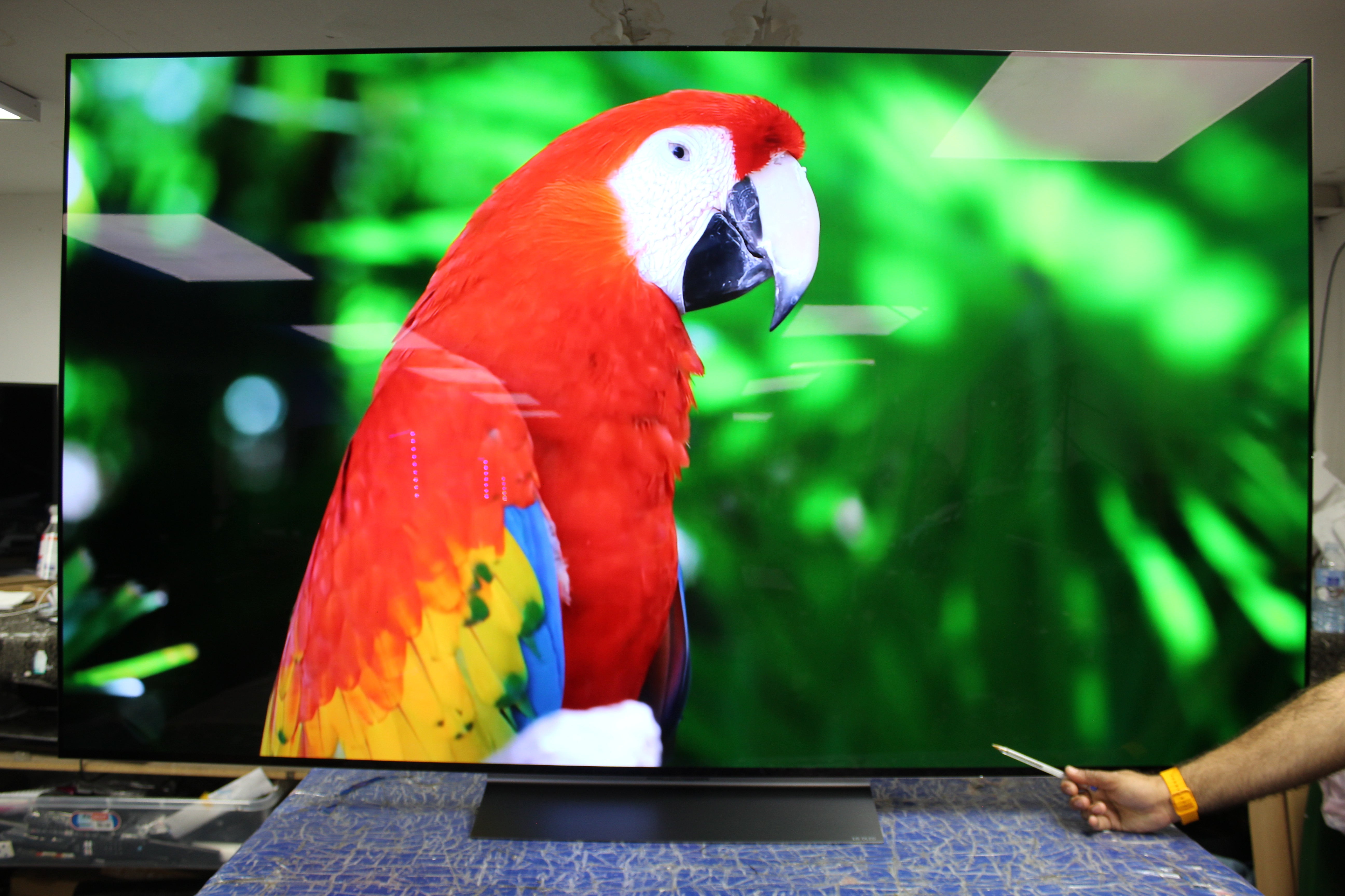 77" LG OLED77C44LA 4K HDR Smart OLED TV - Electronic World TV