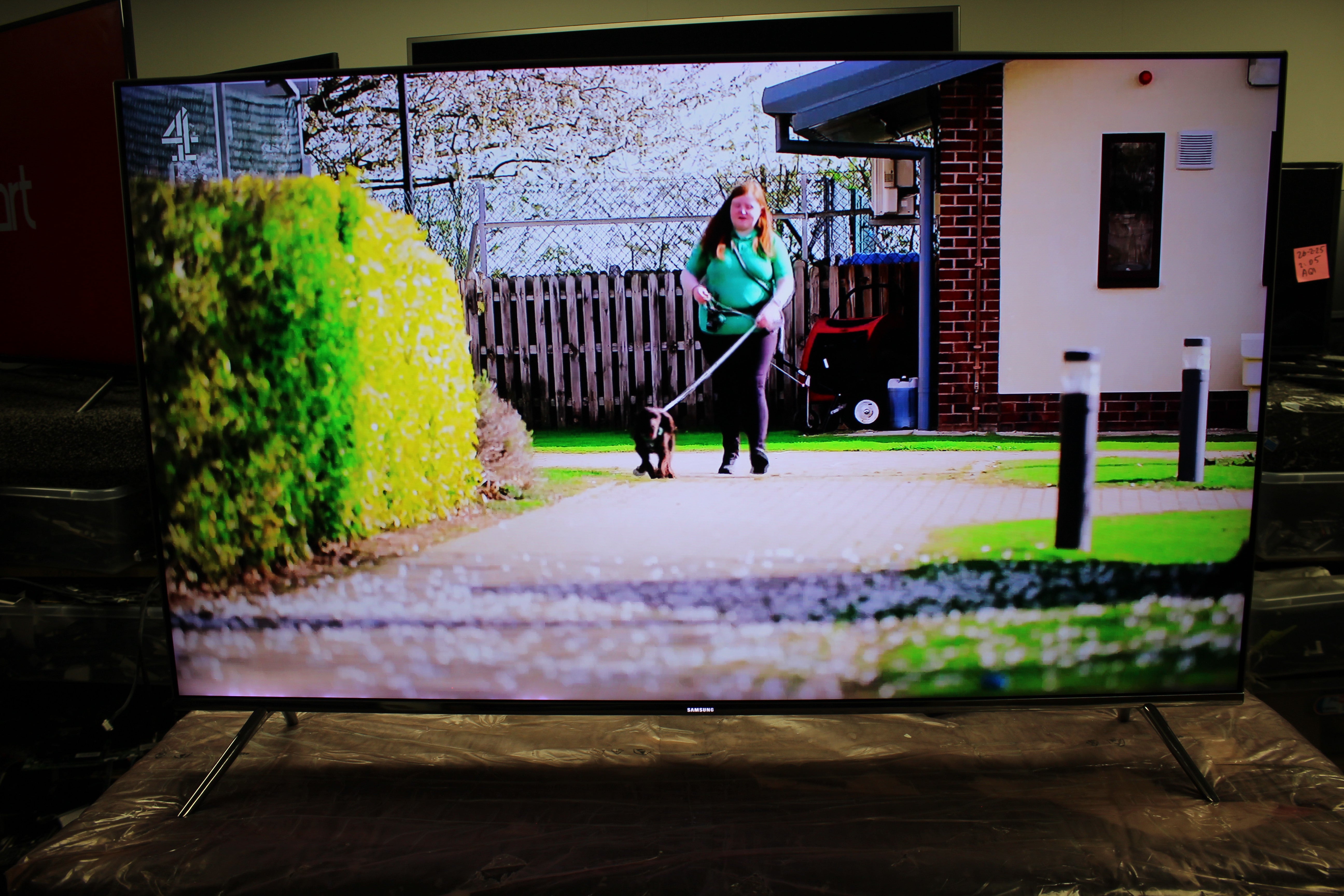 49" Samsung UE49KS7000 4K SUHD HDR Quantum Dot Smart LED TV - Electronic World TV