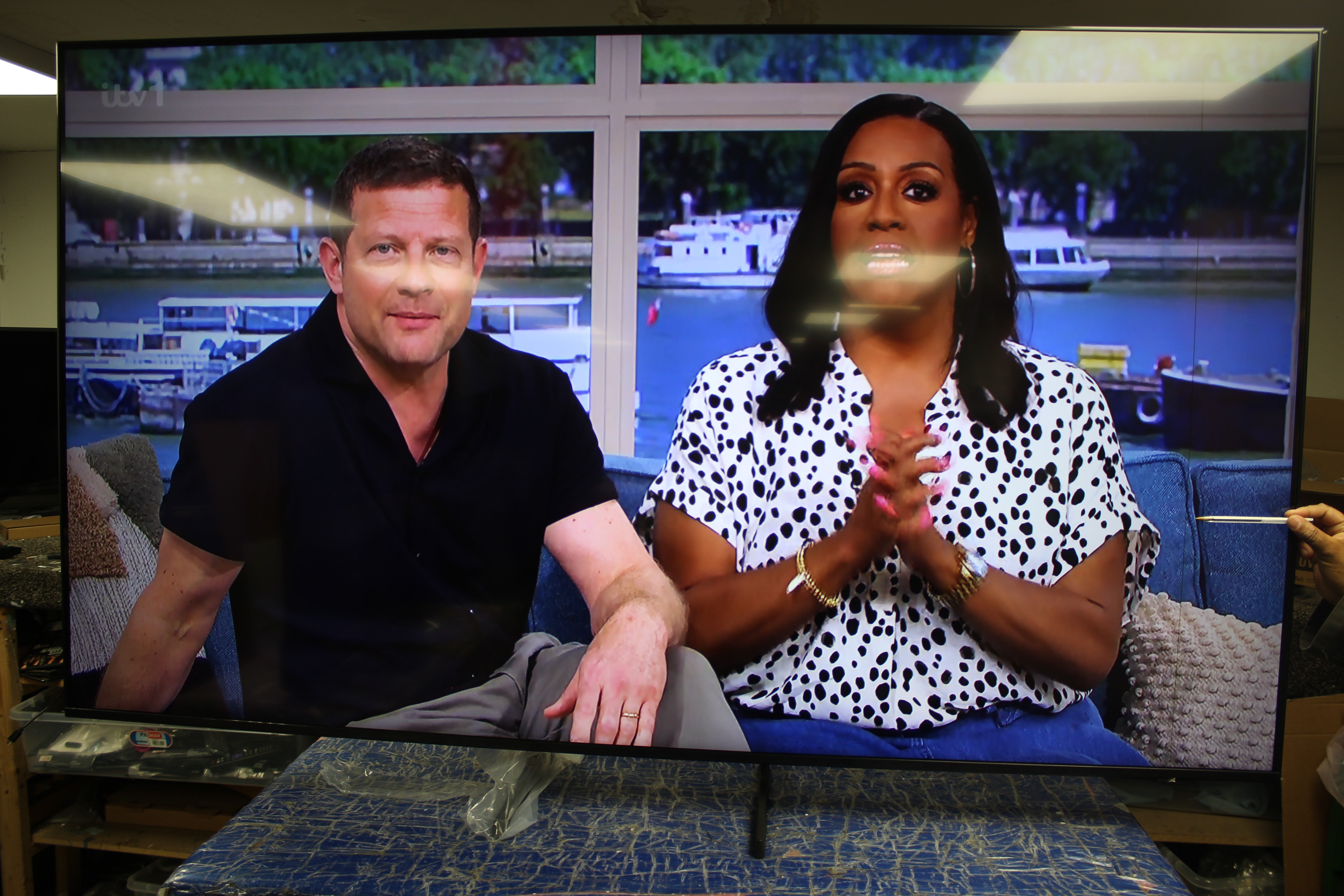 75" Samsung UE75DU7100KXXU 4K HDR Crystal Smart LED TV - Electronic World TV