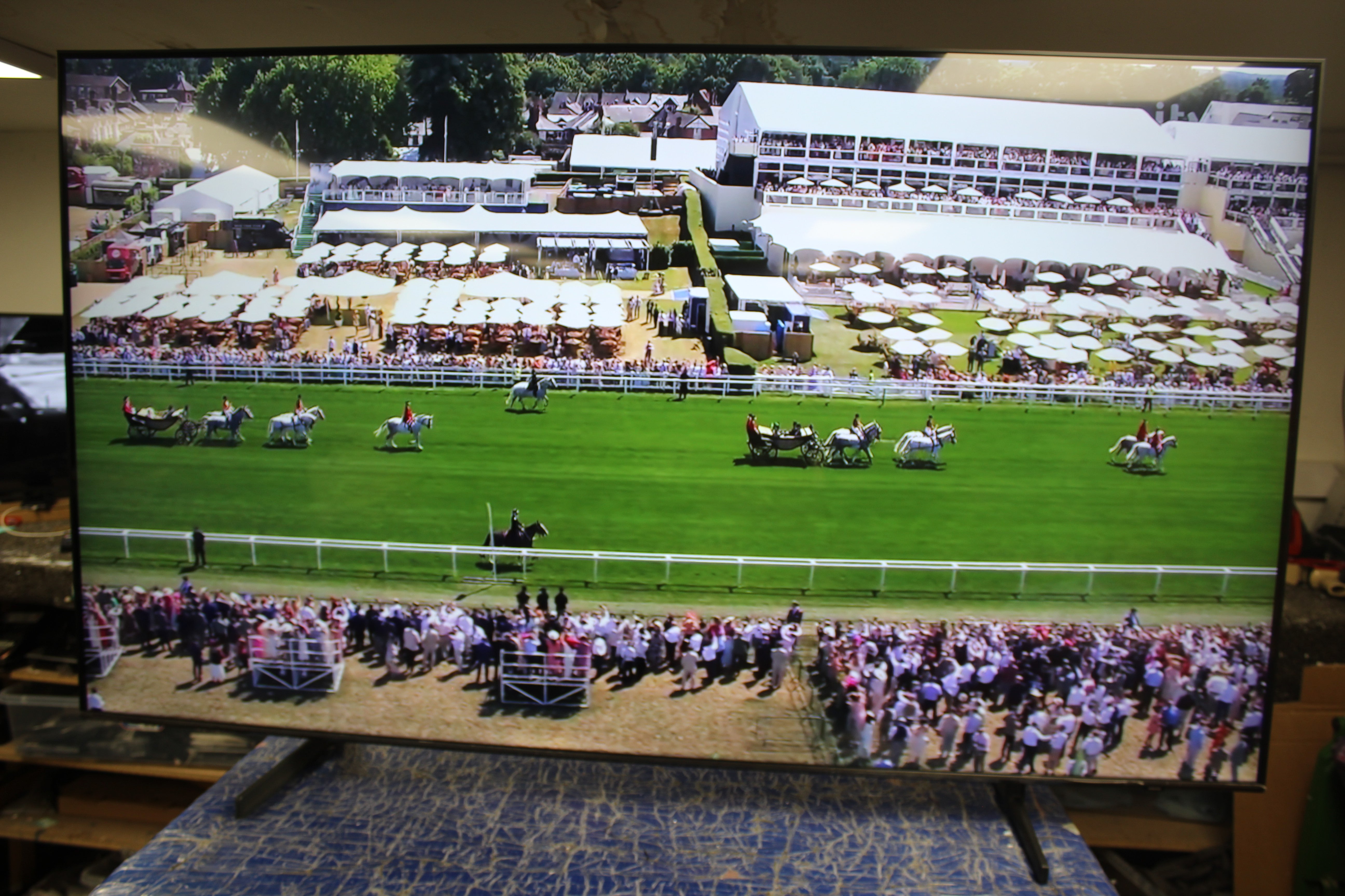 75" Samsung QE75Q60CAUXXU 4K HDR Smart QLED TV - Electronic World TV