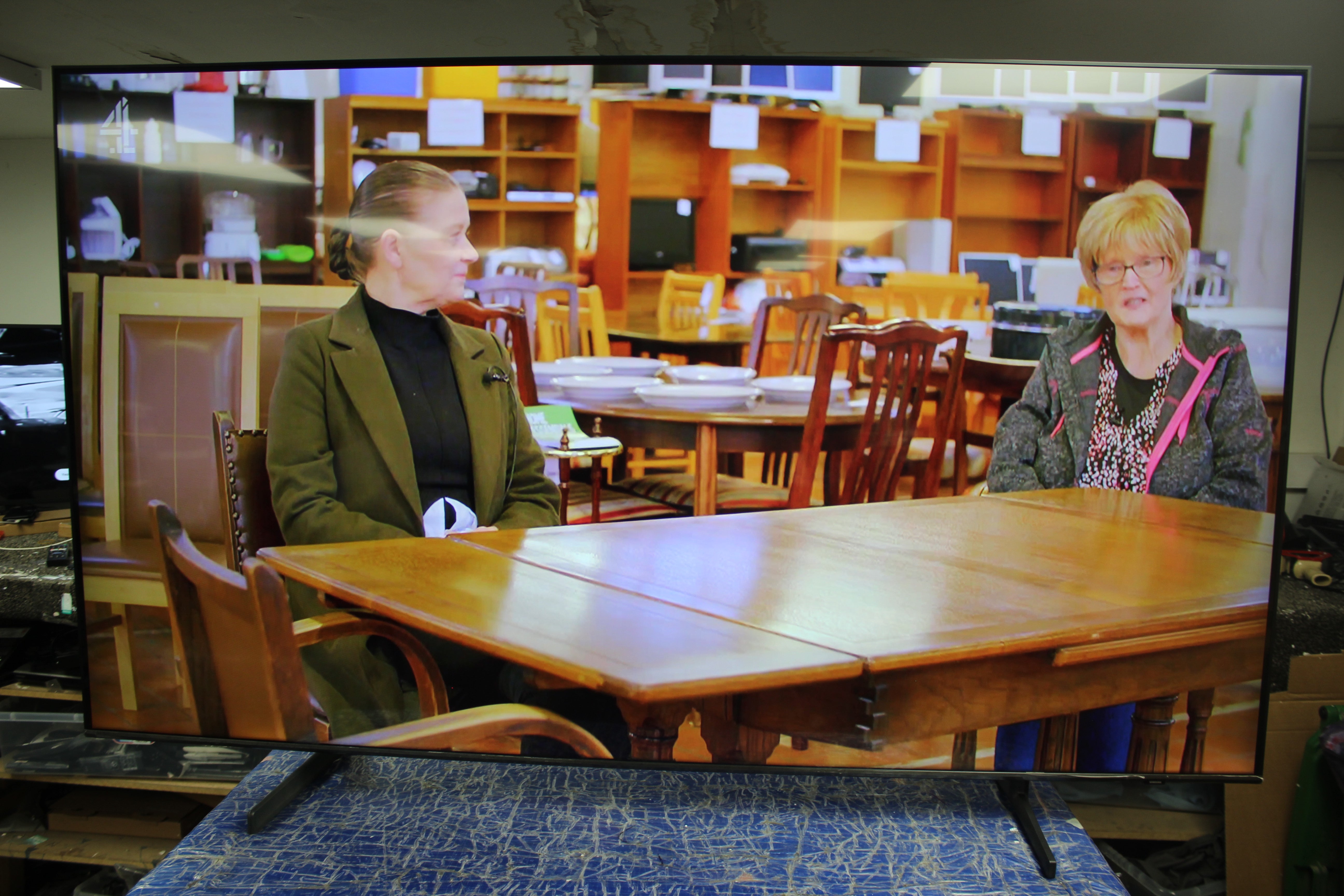 75" Samsung QE75Q60CAUXXU 4K HDR Smart QLED TV - Electronic World TV