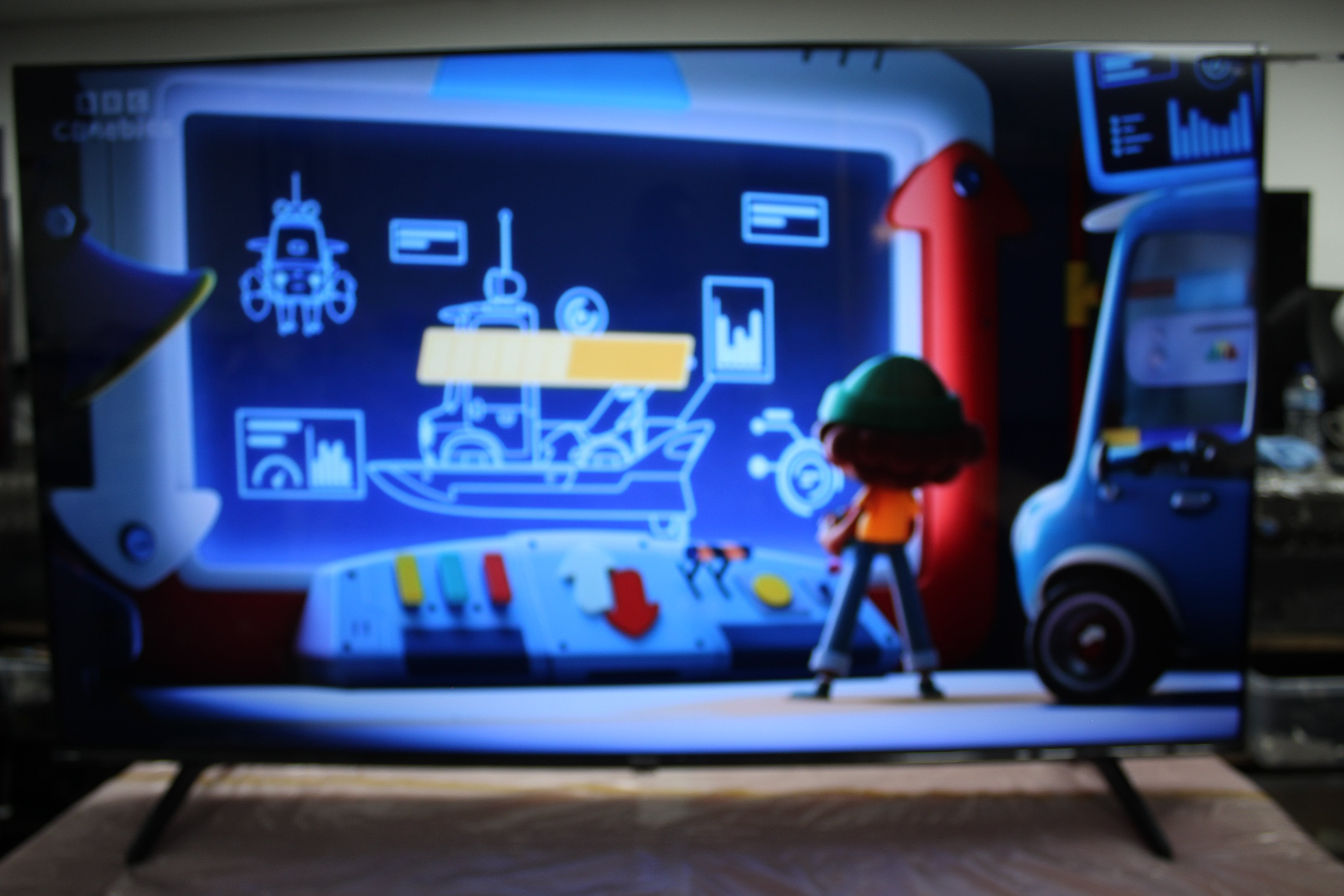 55" Hisense 55E7QTUK Premium 4K HDR Smart QLED TV - Electronic World TV