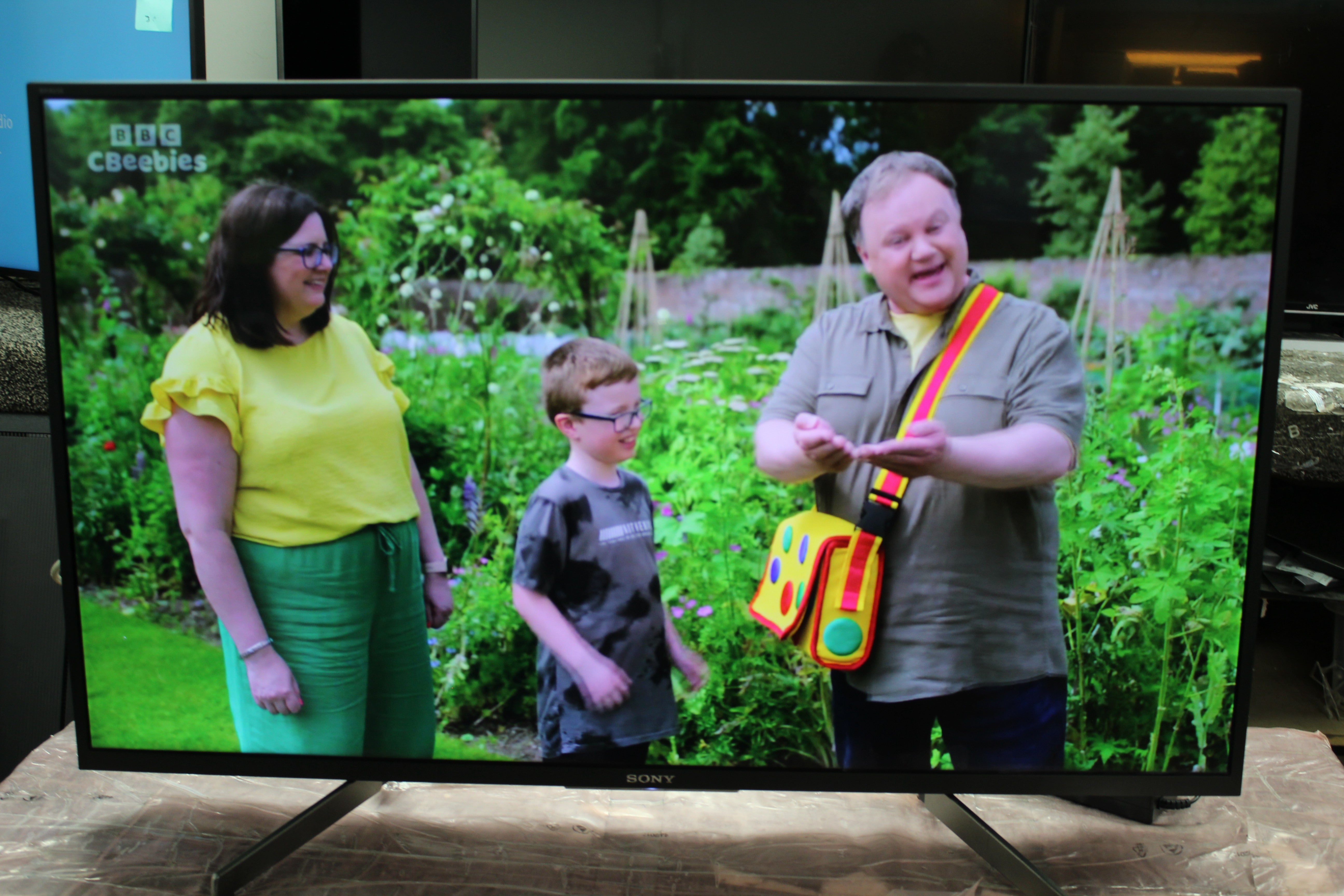 43" Sony KD43XE7002BU 4K Ultra HD HDR Smart LED TV - Electronic World TV