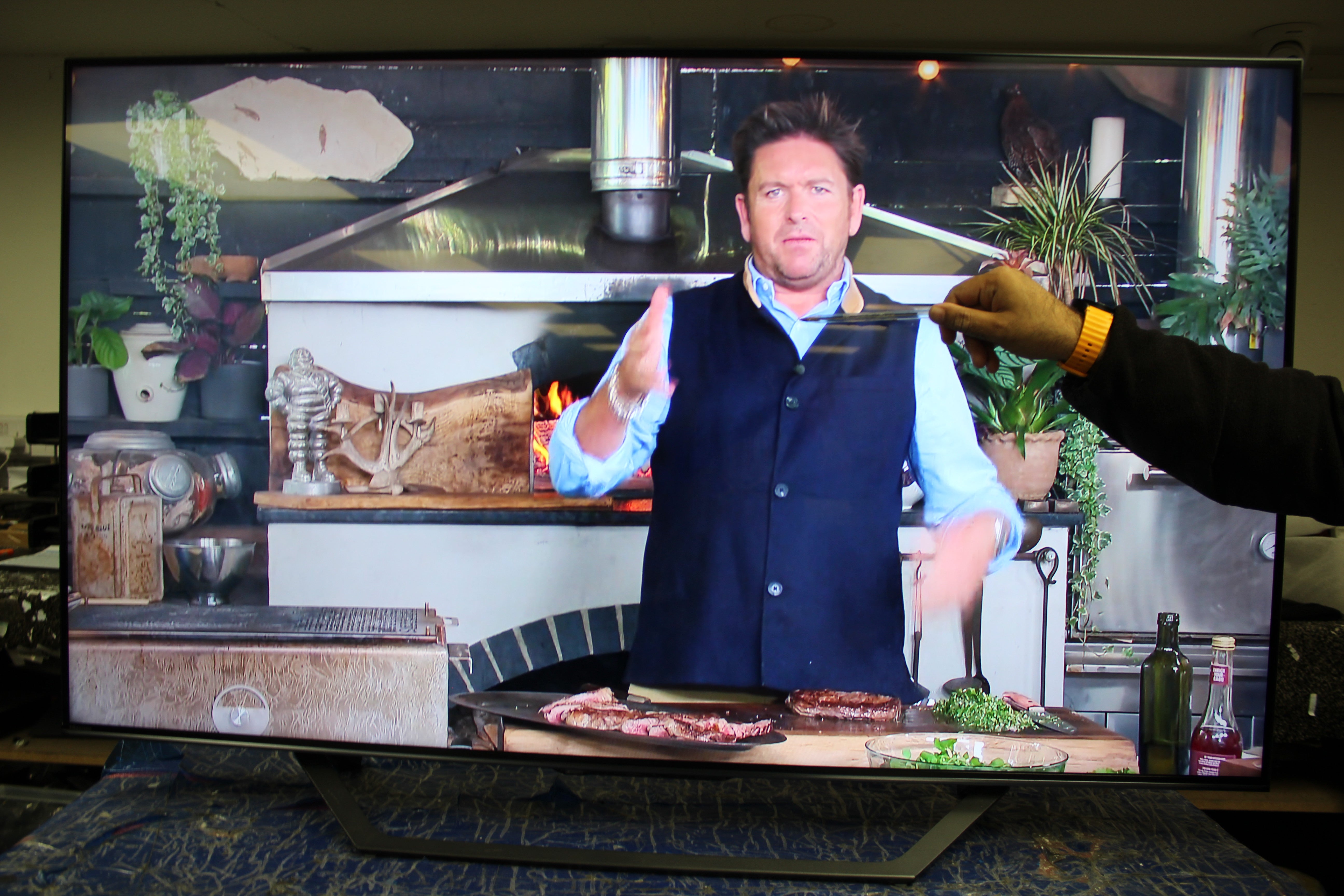 55" Hisense 55U7NQTUK Premium 4K HDR Smart Mini LED TV