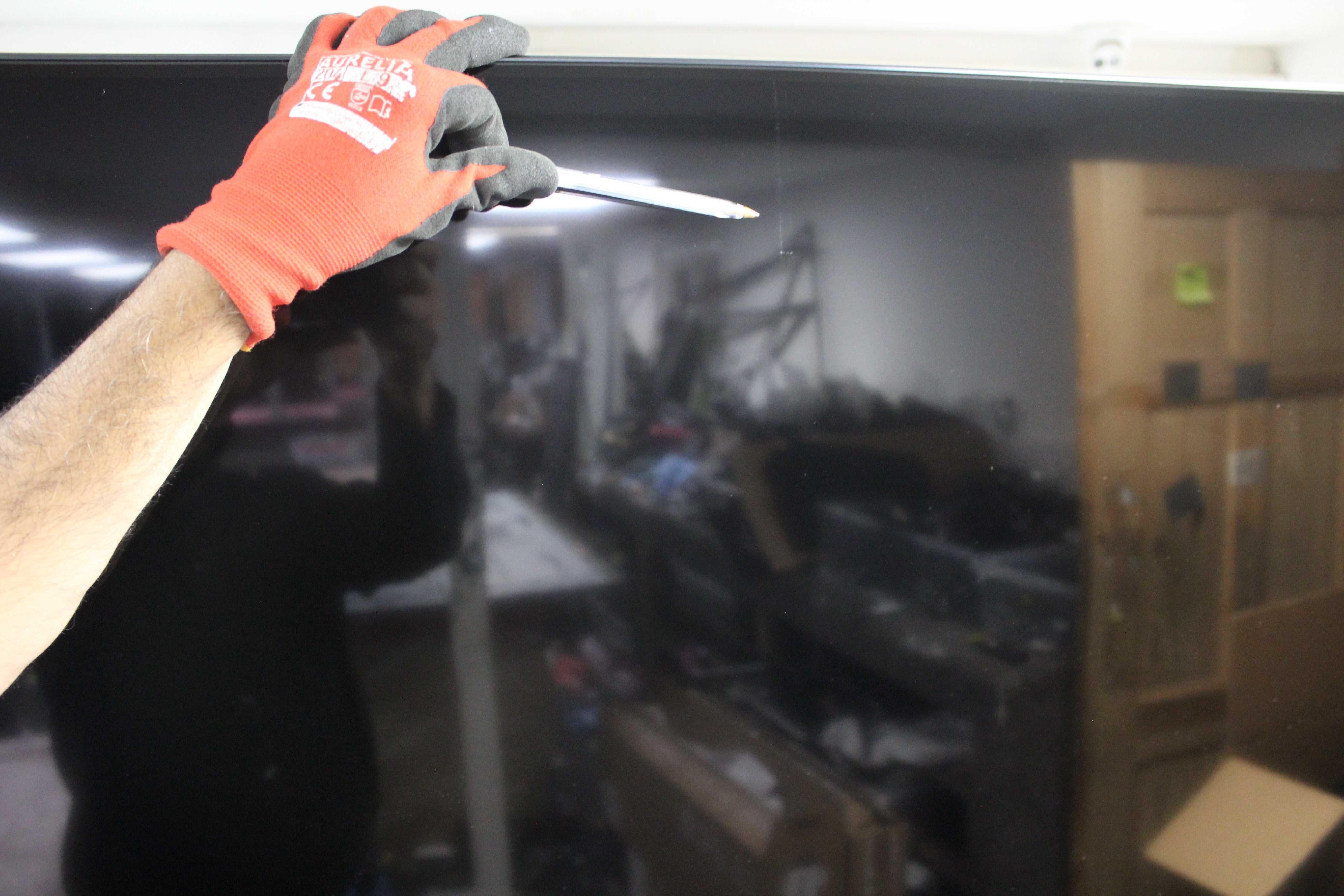 65" Hisense 65U7KQTUK Premium 4K HDR Smart Mini LED TV - Electronic World TV