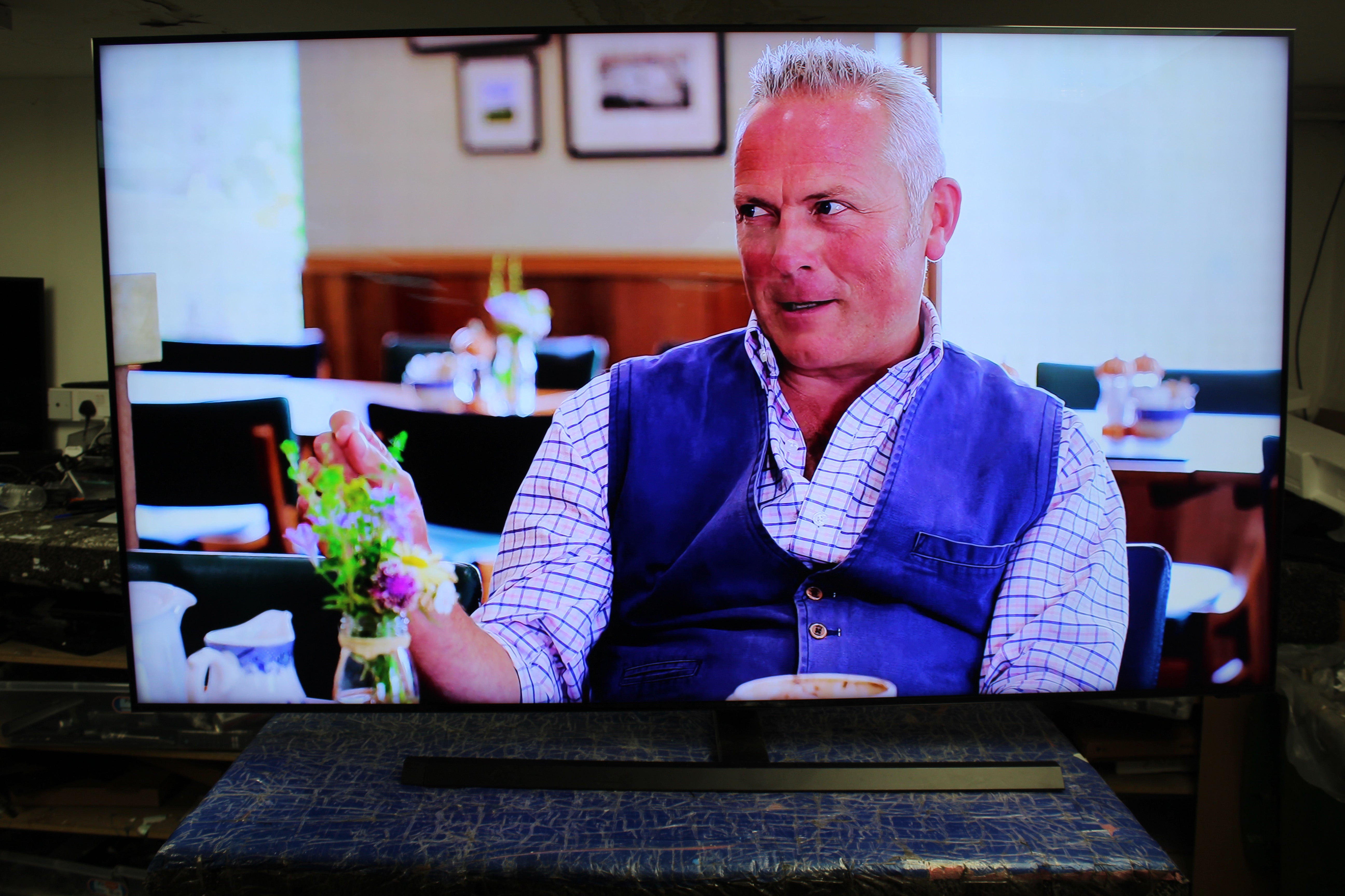 75" Samsung QE75Q800TATXXU Premium 8K HDR QLED TV - Electronic World TV