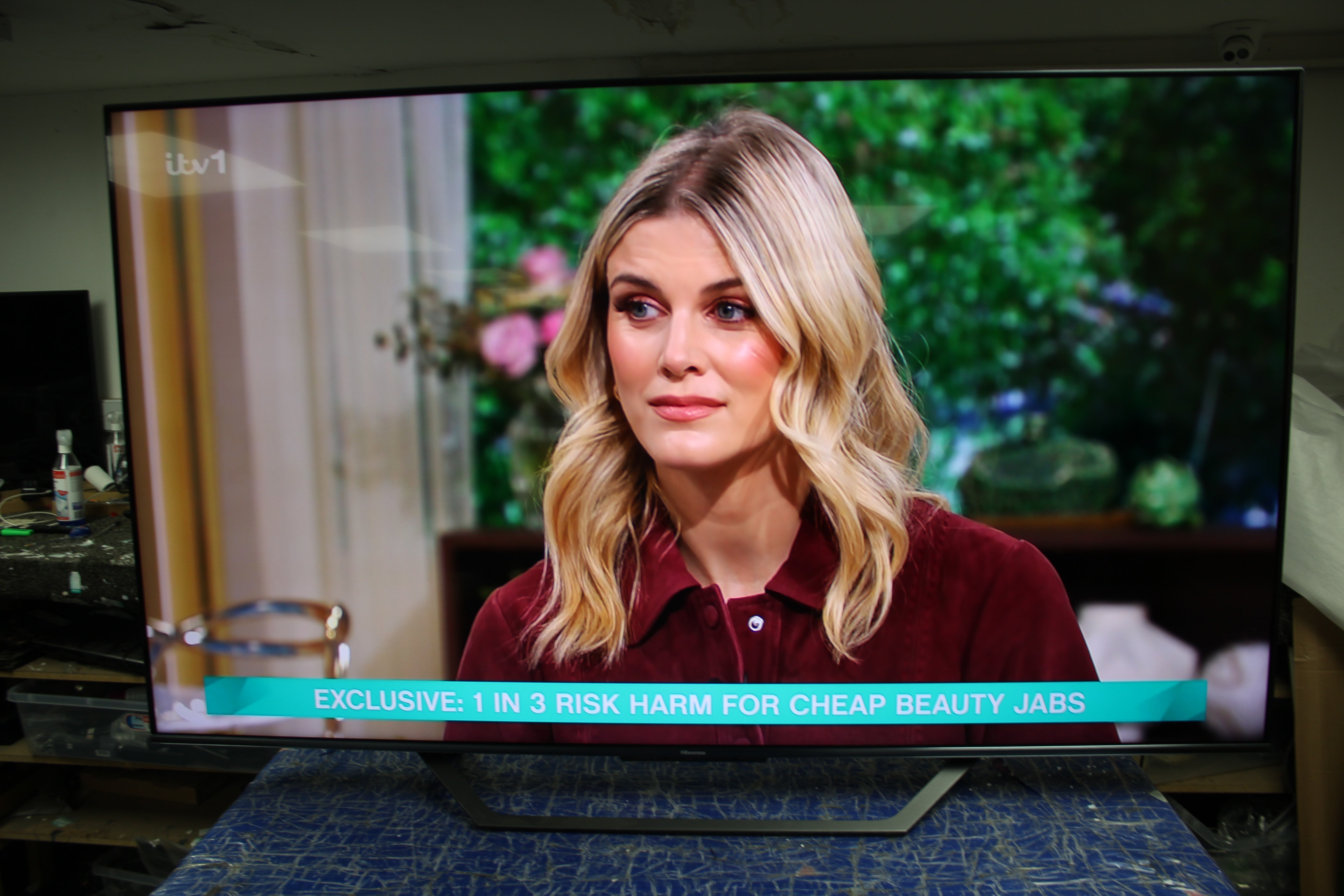 65" Hisense 65U7KQTUK Premium 4K HDR Smart Mini LED TV - Electronic World TV