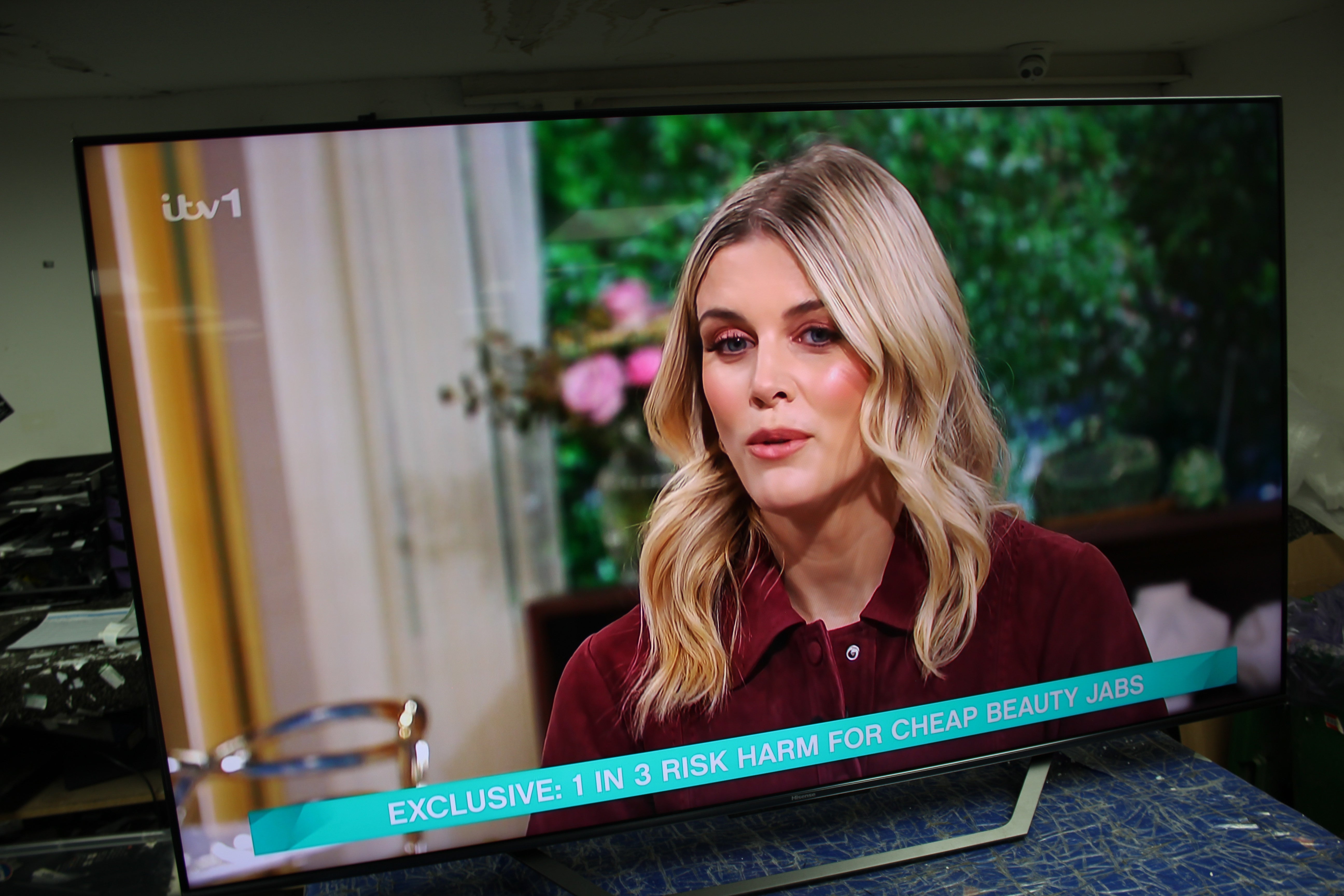 65" Hisense 65U7KQTUK Premium 4K HDR Smart Mini LED TV - Electronic World TV