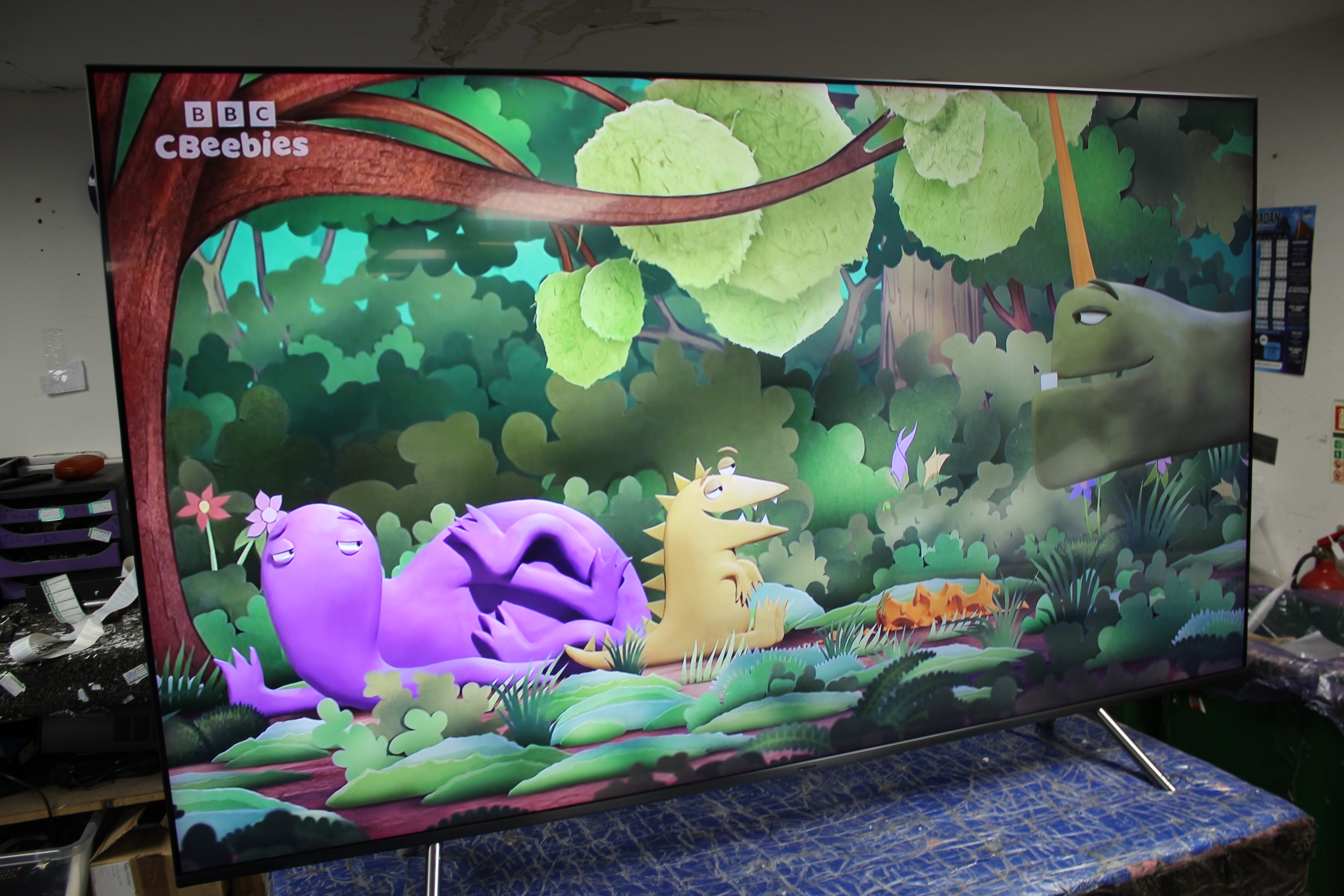 65" Samsung QE65Q6FAM 4K HDR Smart QLED TV - Electronic World TV