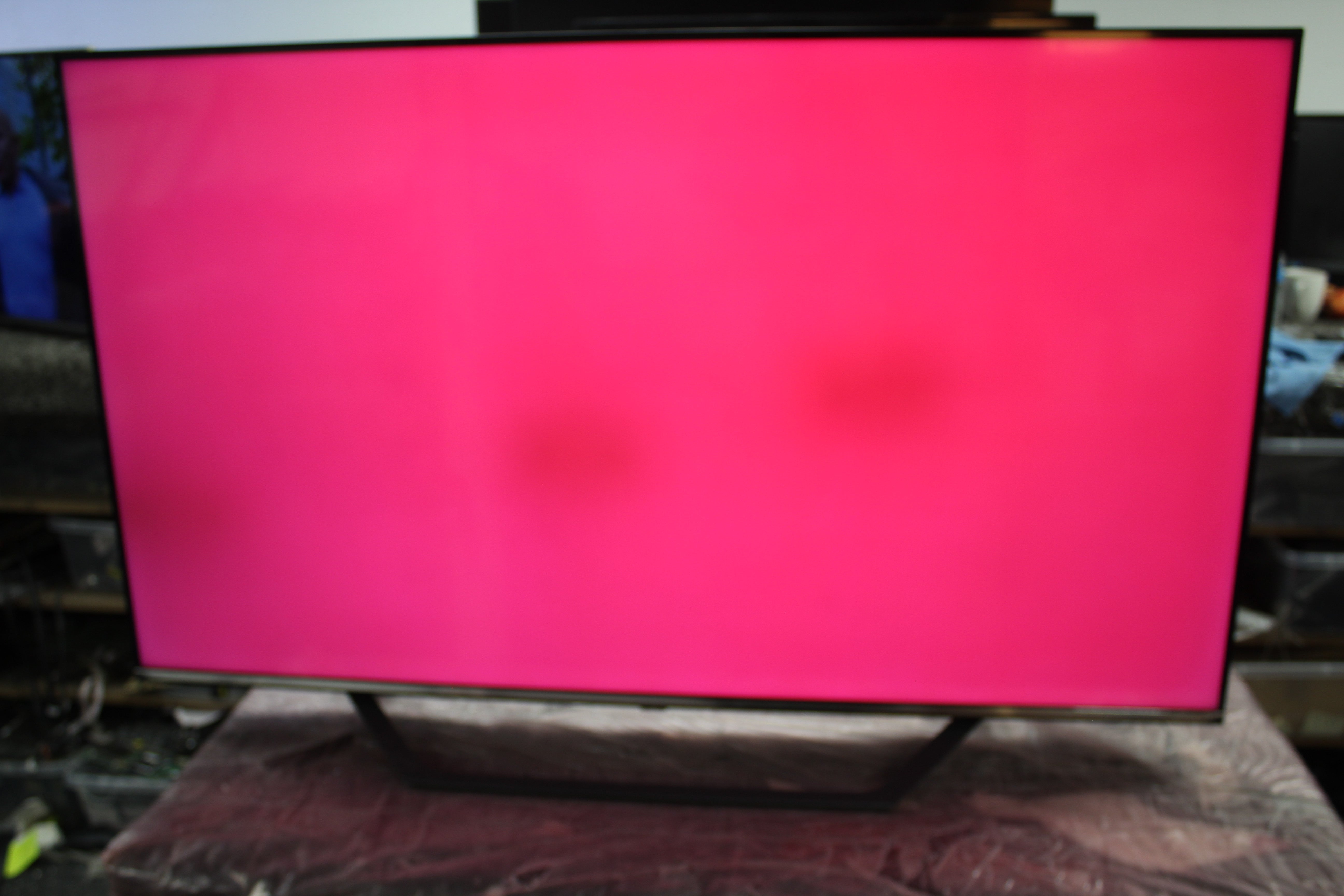 55" Hisense 55U7QFTUK Premium 4K HDR Smart QLED TV - Electronic World TV