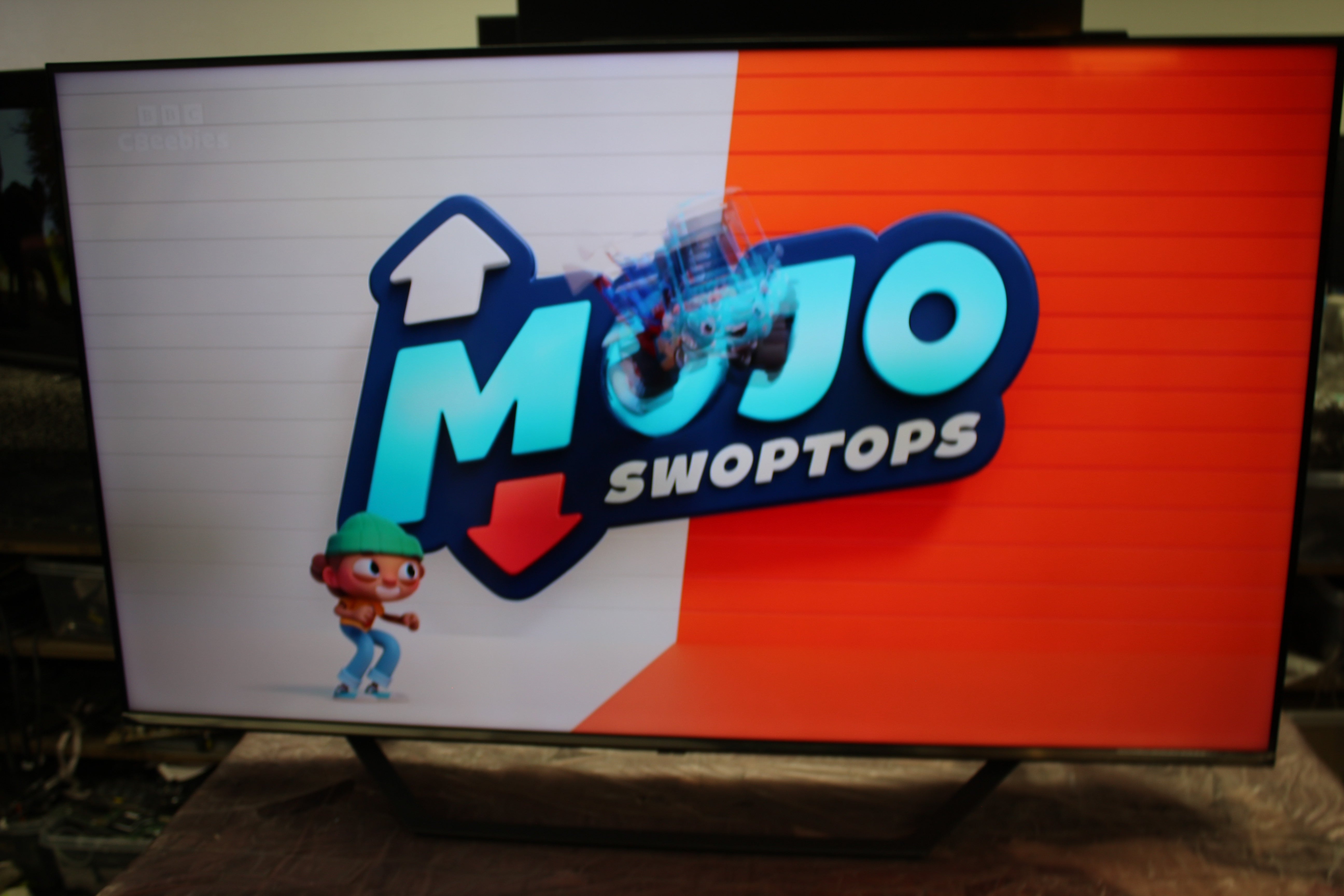 55" Hisense 55U7QFTUK Premium 4K HDR Smart QLED TV - Electronic World TV