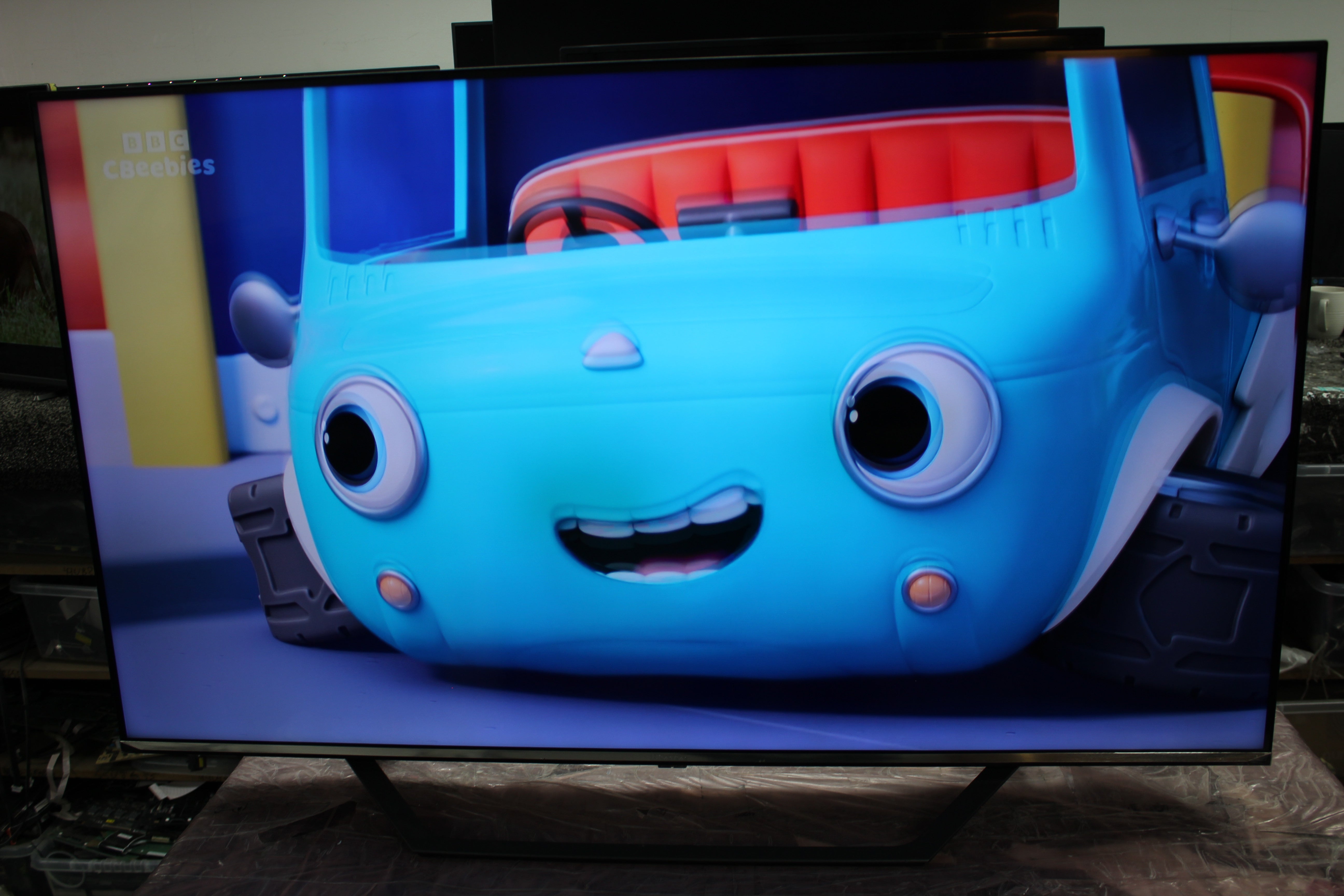 55" Hisense 55U7QFTUK Premium 4K HDR Smart QLED TV - Electronic World TV