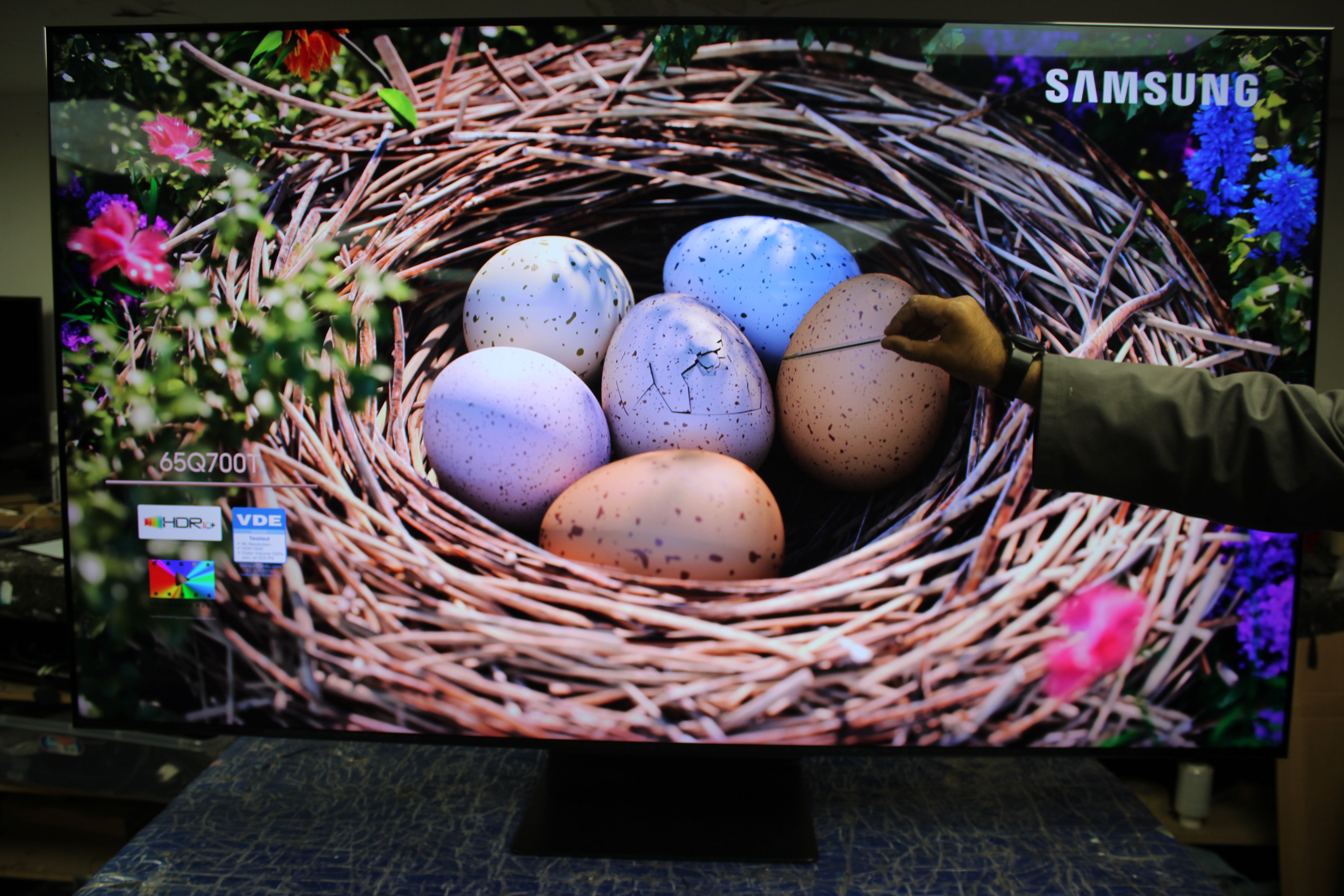 65" Samsung QE65Q700TATXXU Premium 8K HDR QLED TV - Electronic World TV