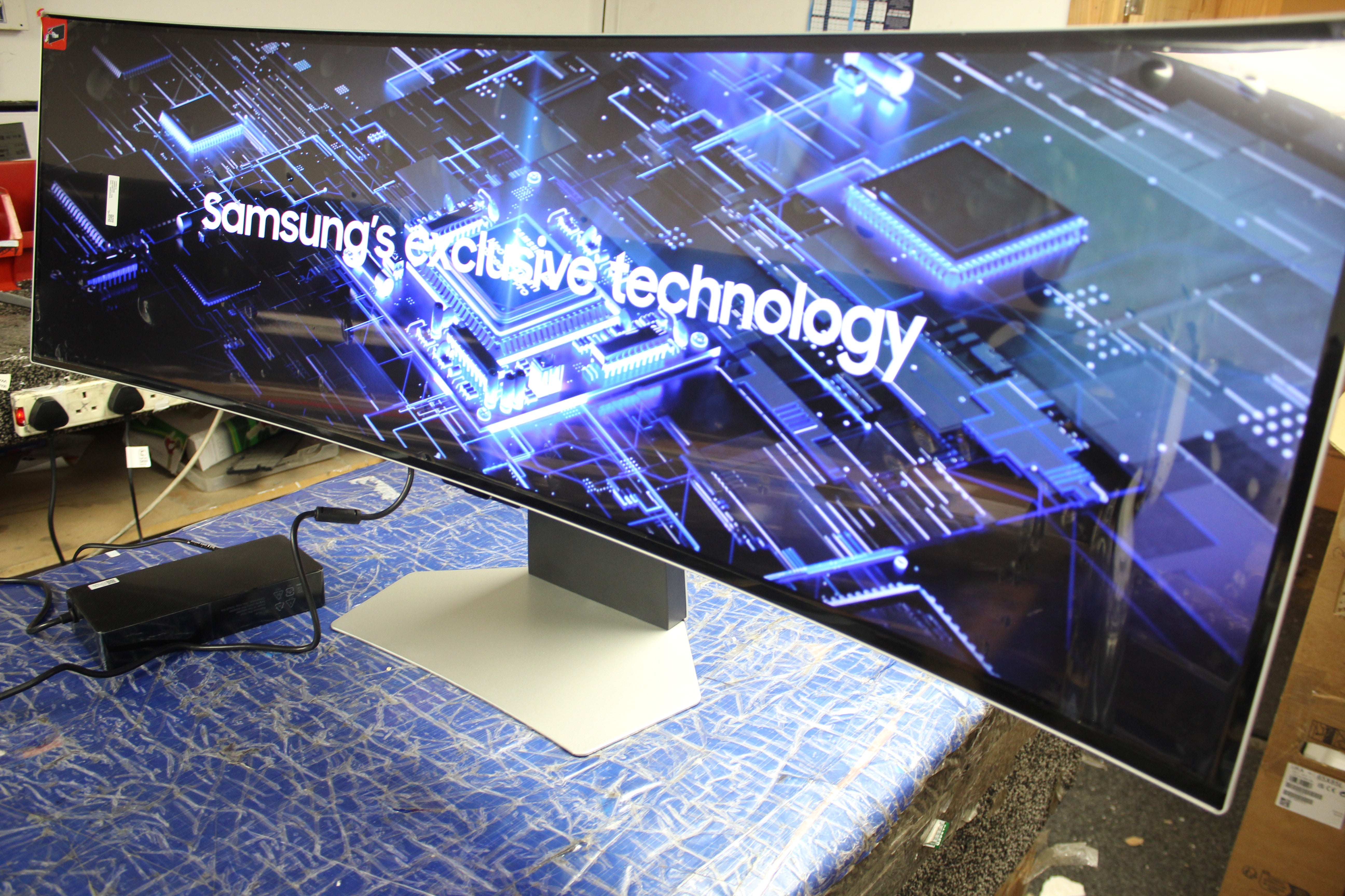 49" Samsung Odyssey LS49DG954SUXXU Curved 4K OLED Gaming Monitor TV - Electronic World TV