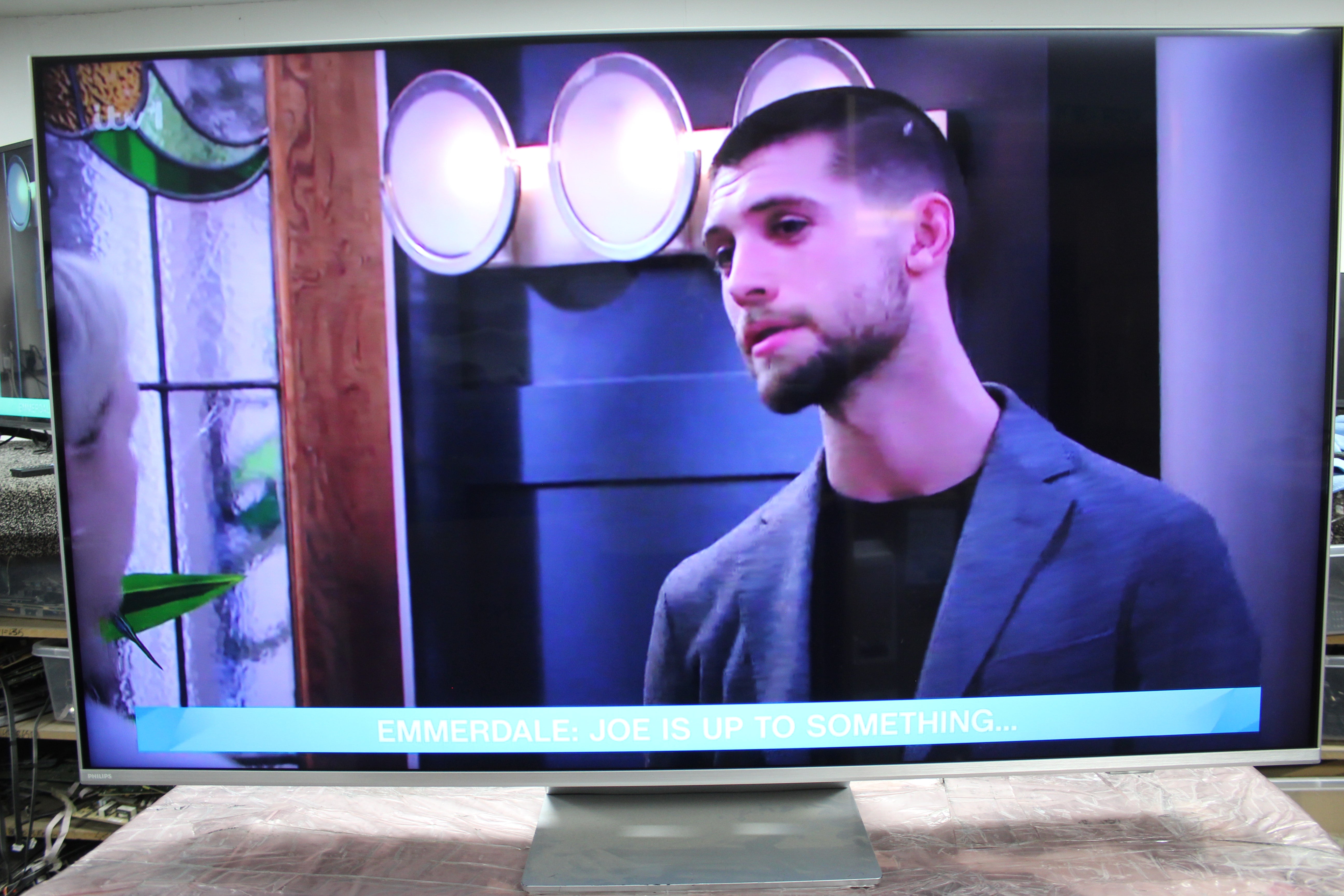 55" Philips "The One" 55PUS8807/12 Ambilight 4K HDR Android Smart LED TV - Electronic World TV