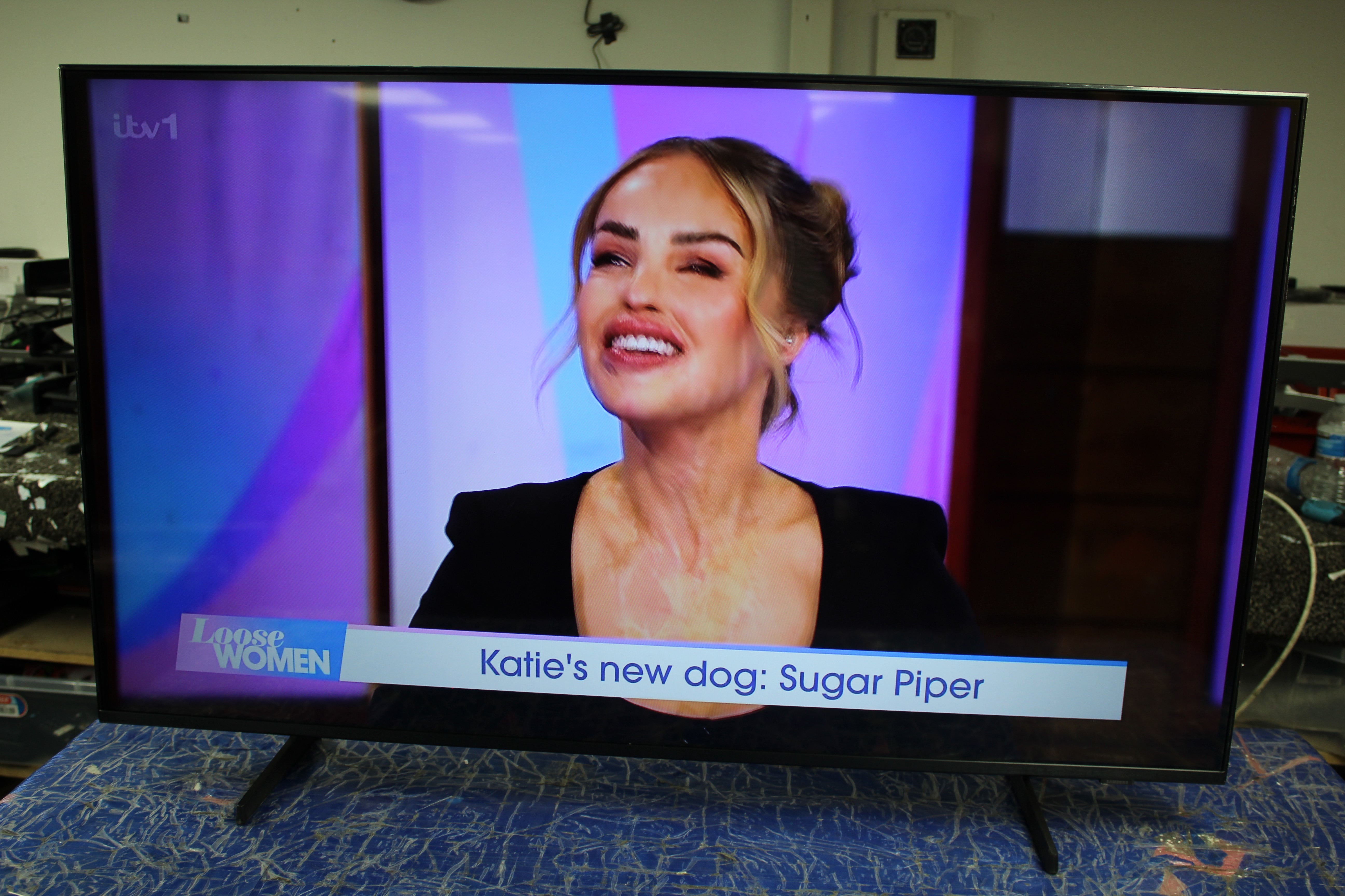 43" Samsung UE43DU7100KXXU 4K HDR Crystal Smart LED TV - Electronic World TV