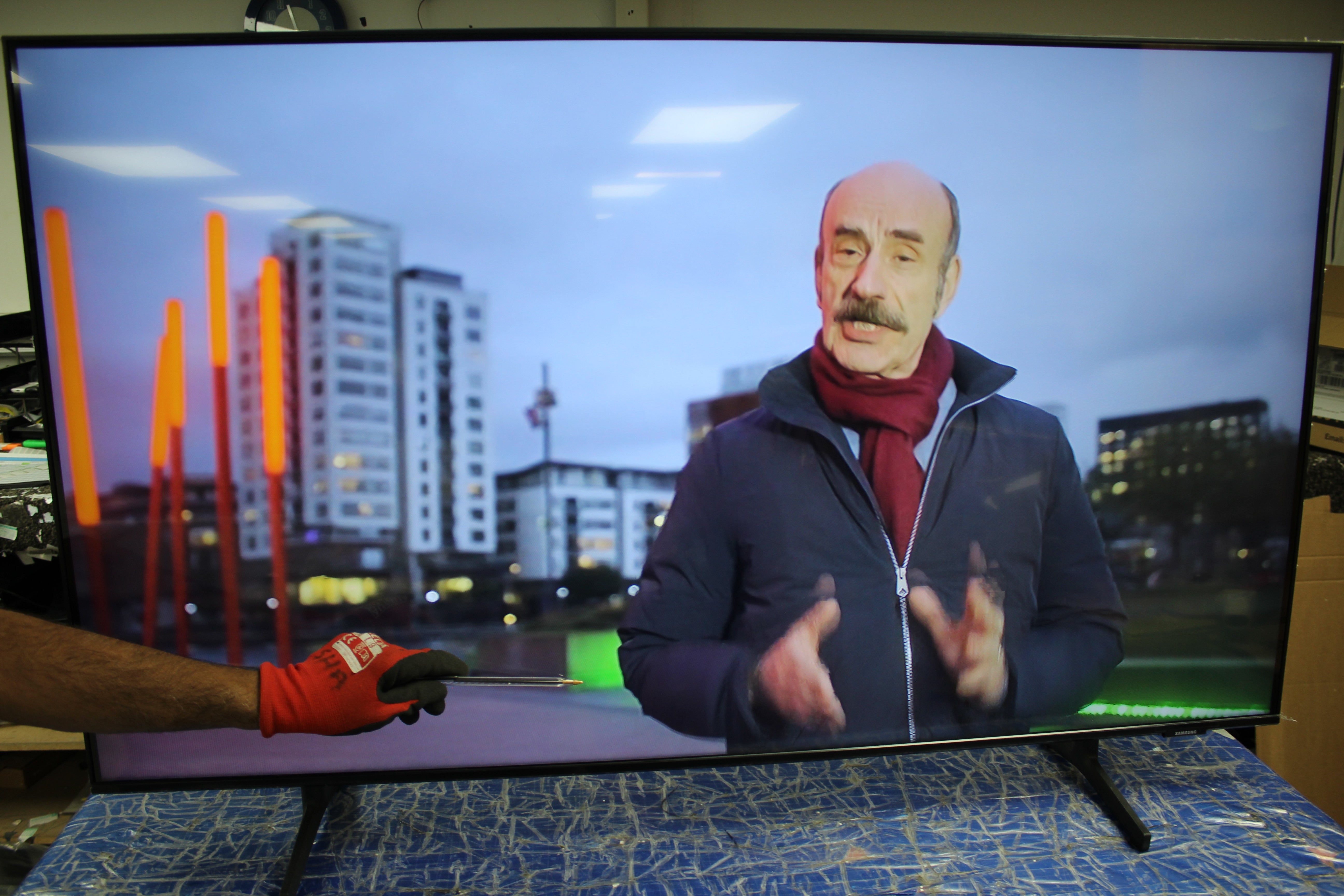 50" Samsung UE50DU8000 4K HDR Crystal Smart LED TV - Electronic World TV