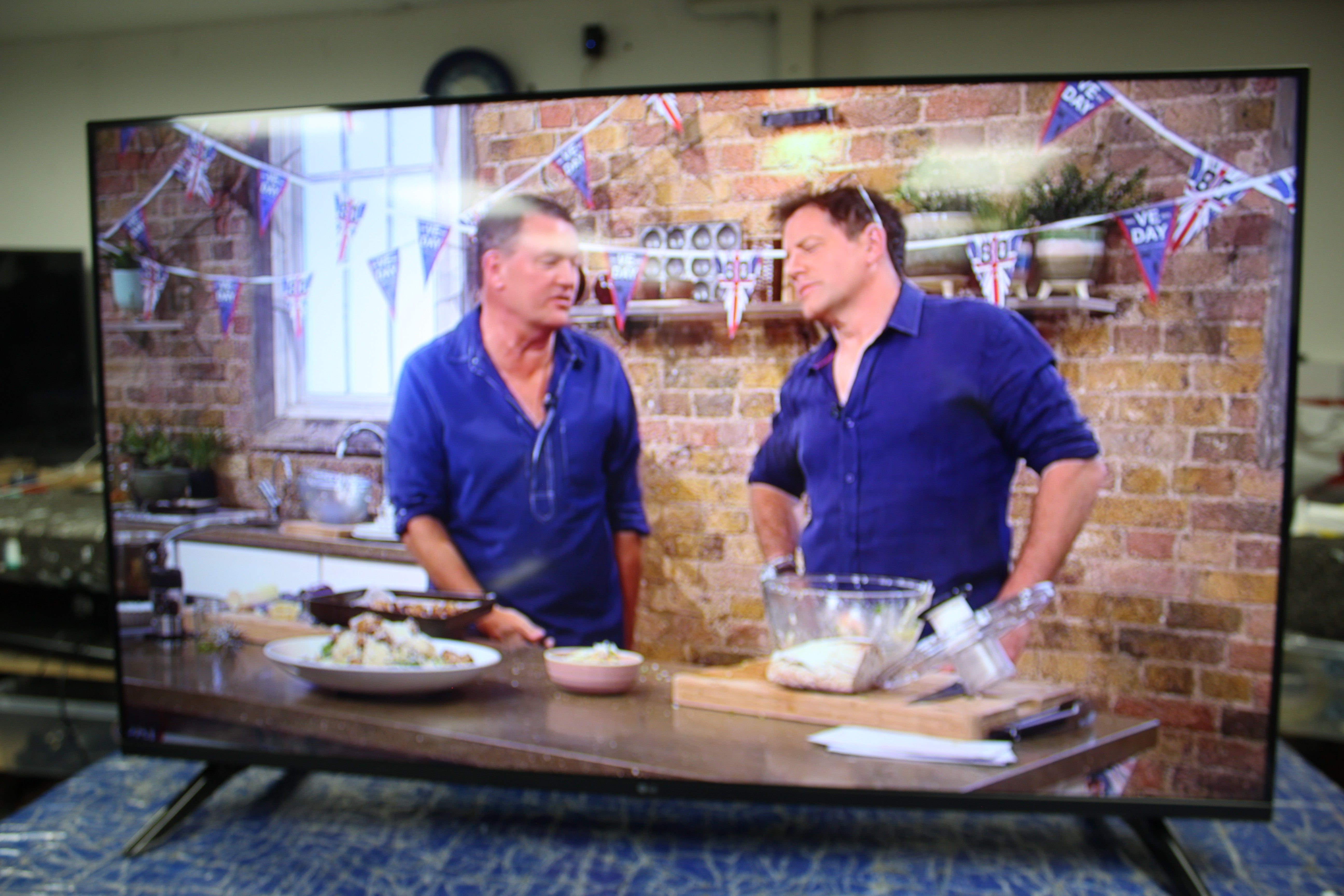 43" LG 43LQ60006LA Full HD HDR Smart LED TV - Electronic World TV