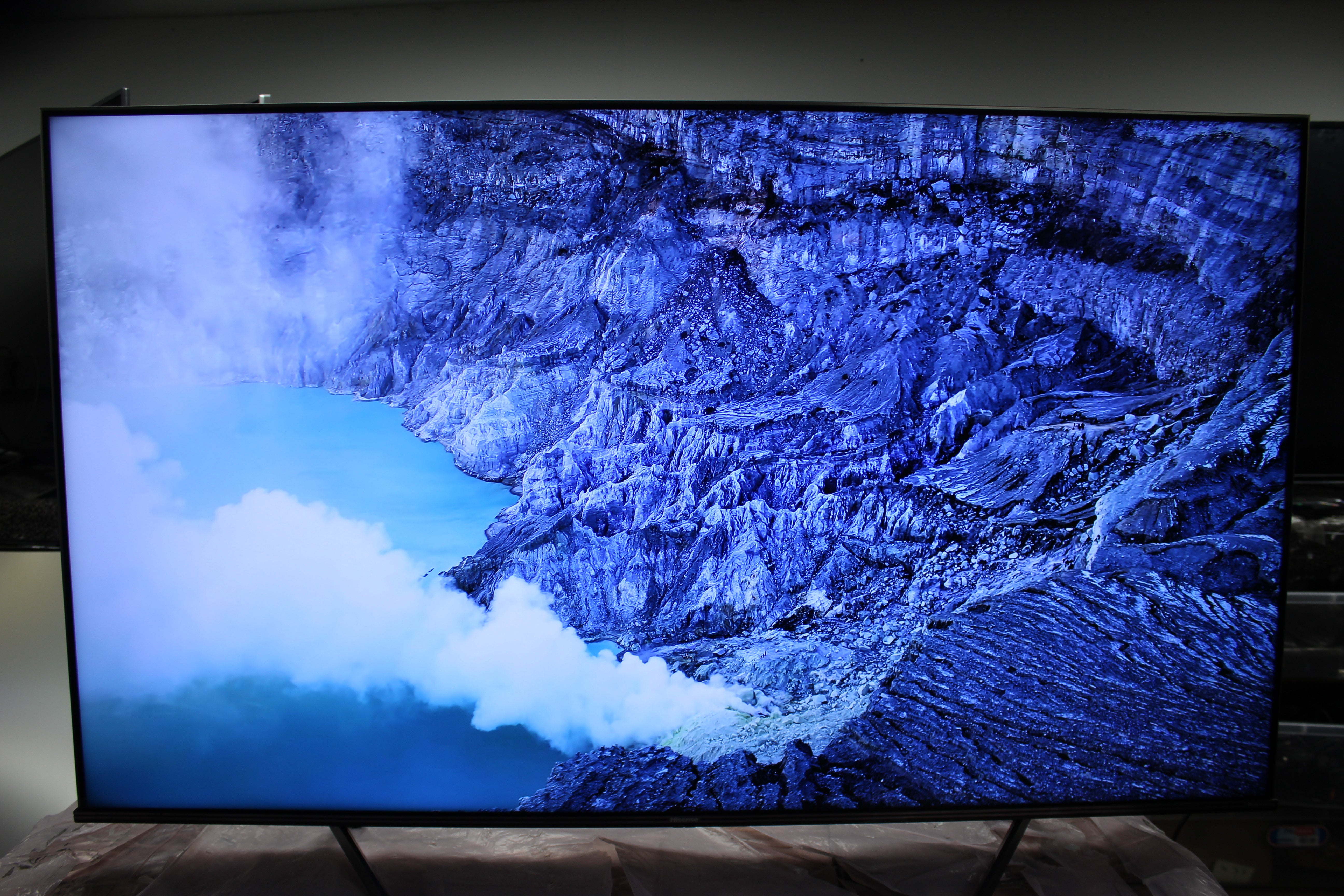 55" Hisense 55U7HQTUK Premium 4K HDR ULED TV - Electronic World TV