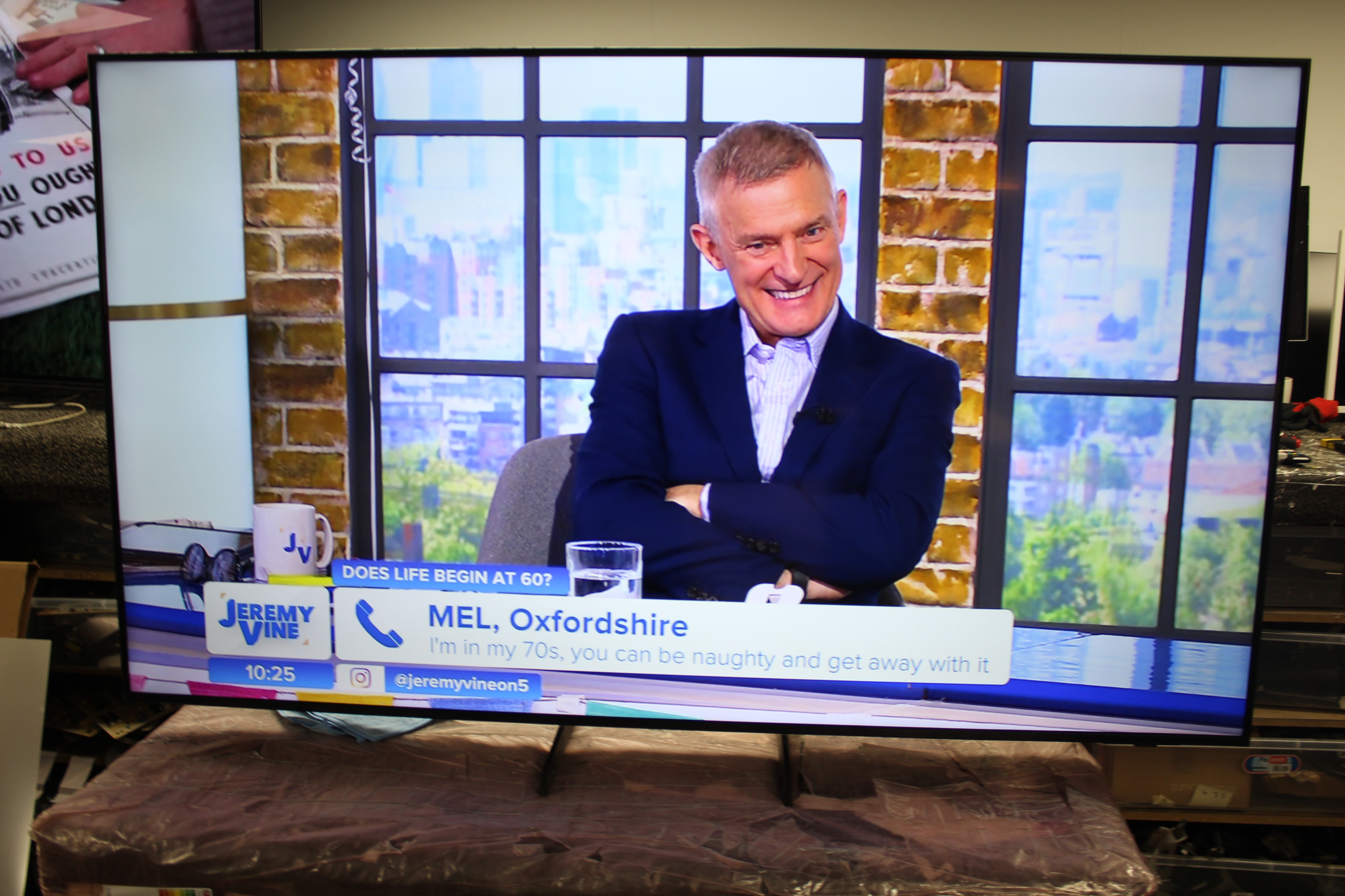 65" Samsung UE65DU7100KXXU 4K HDR Crystal Smart LED TV - Electronic World TV