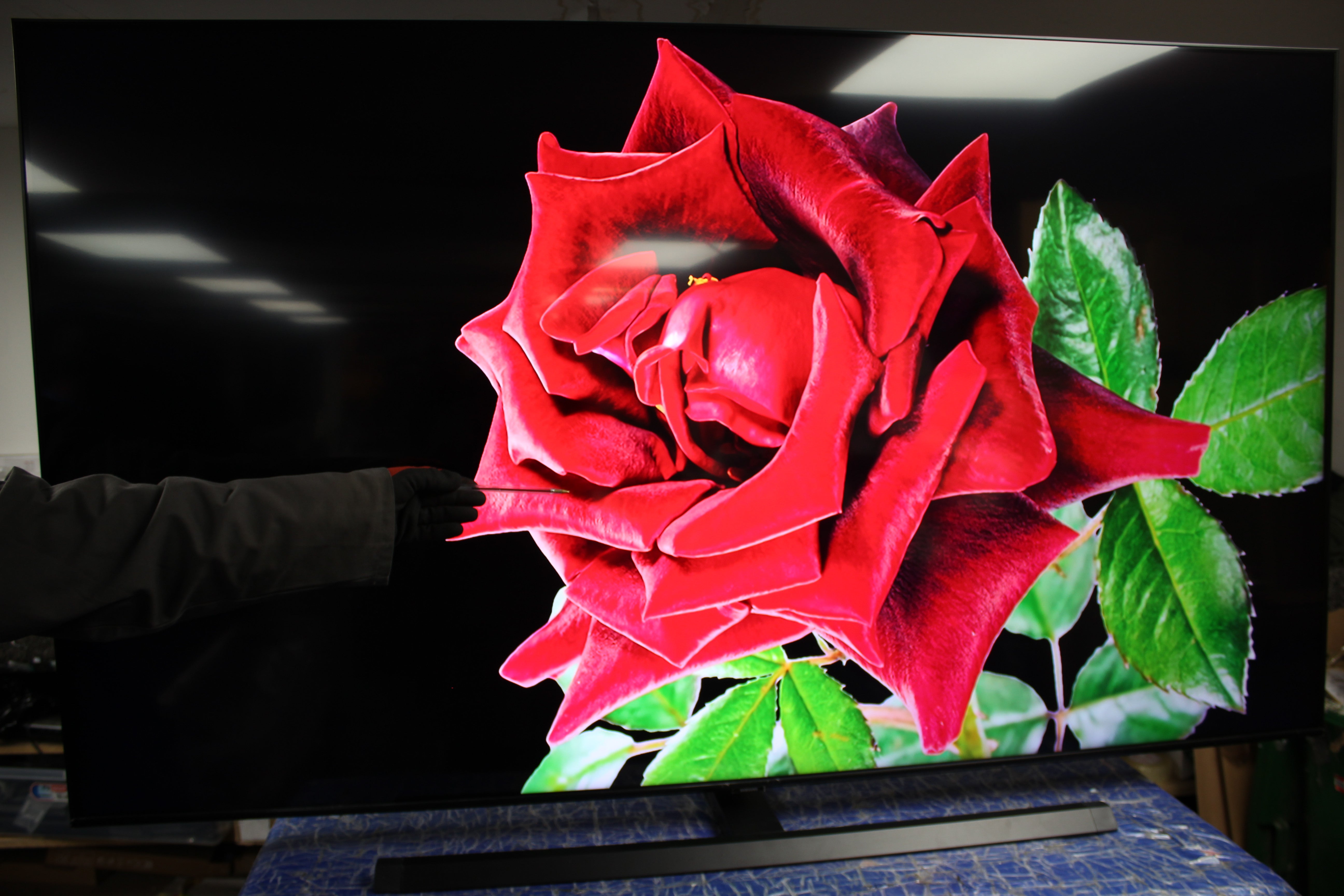 75" Samsung QE75Q60TAUXXU Crystal 4K Quantum HDR Smart QLED TV - Electronic World TV