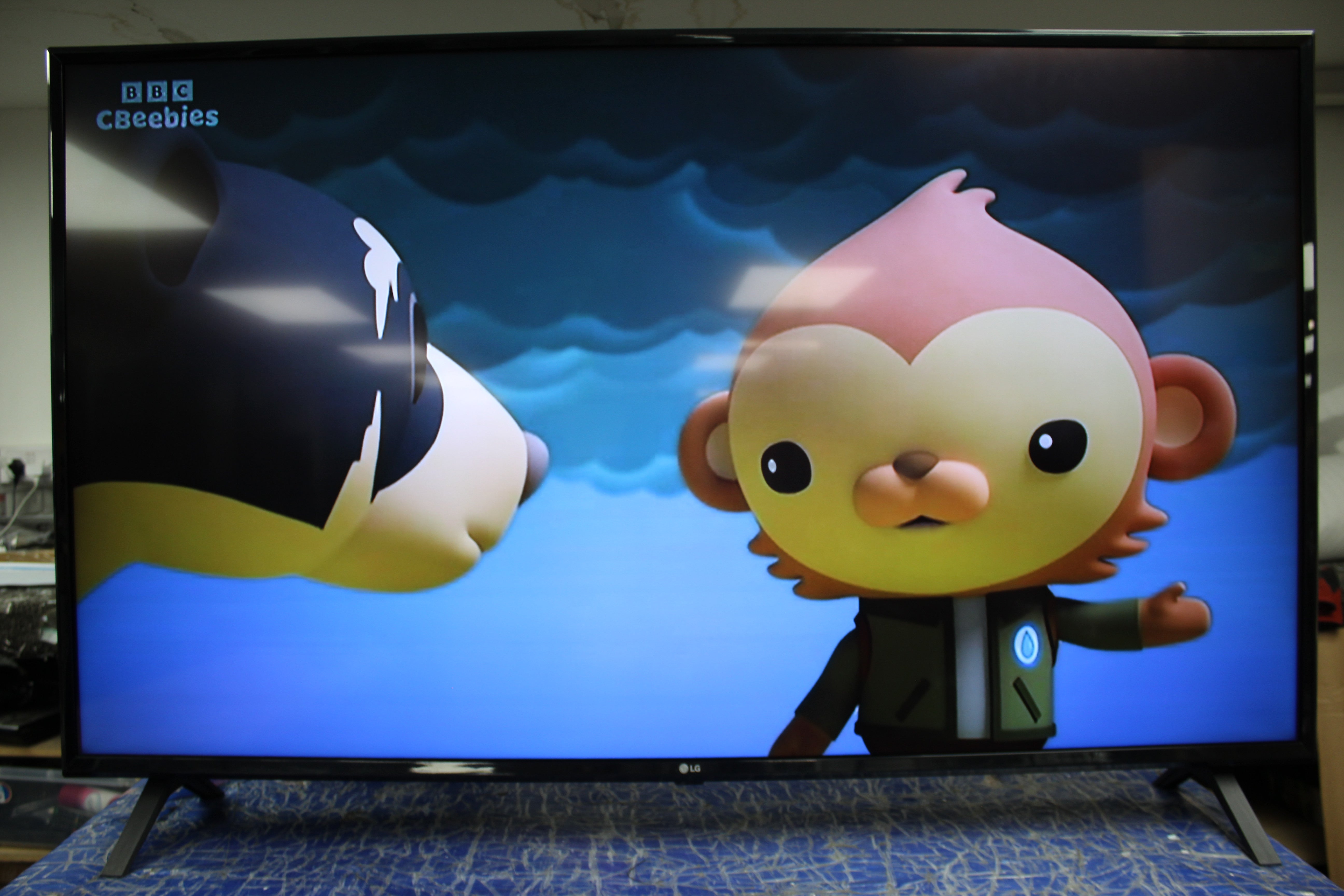 55" LG 55UK6470PLC 4K Ultra HD HDR Freeview Play Smart LED TV - Electronic World TV